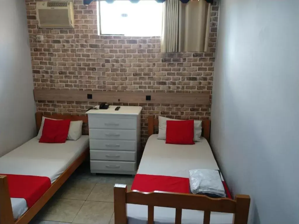 Budget Twin Room in Hotel Urban Budget Twin Room in Hotel Urban