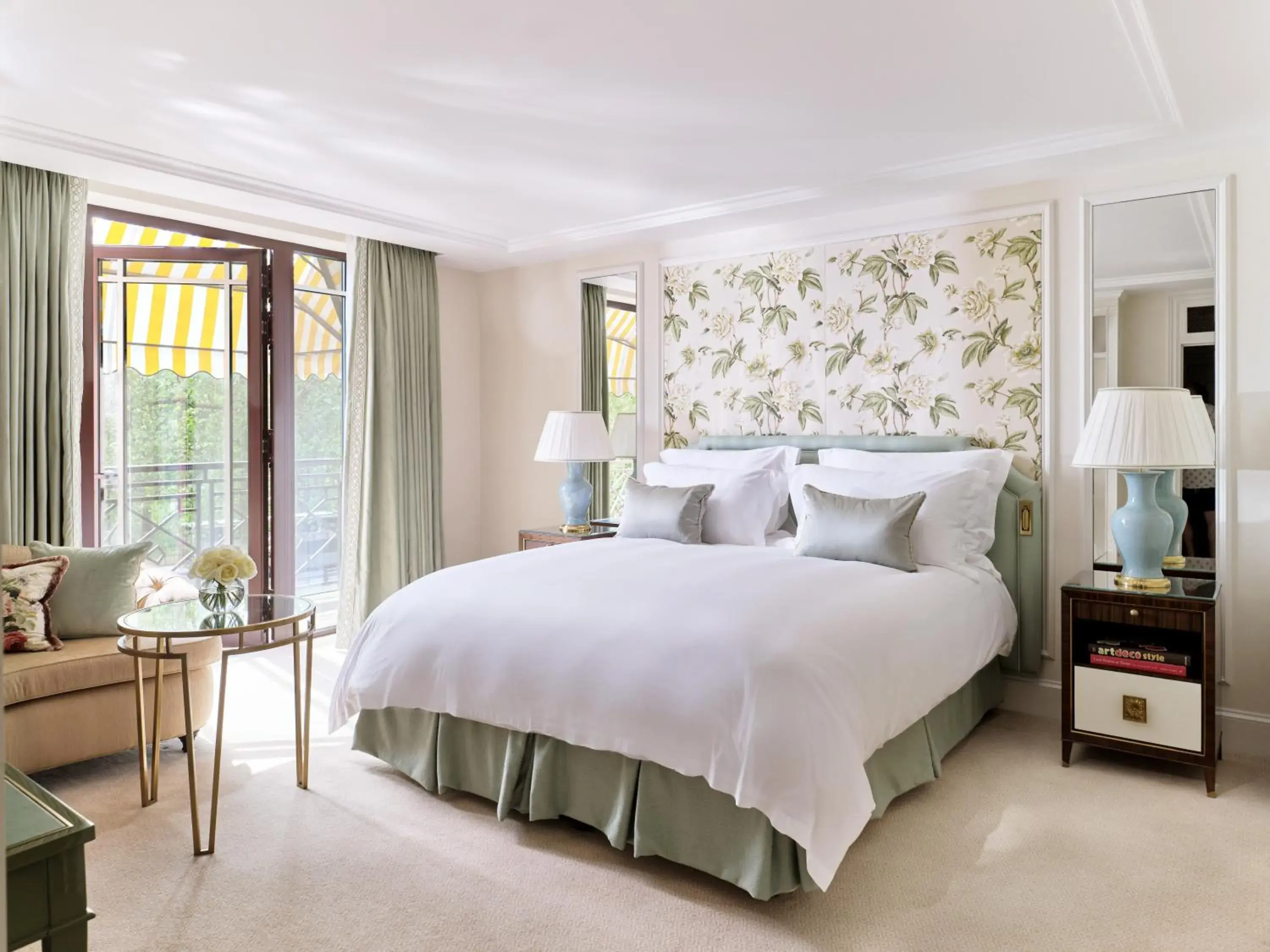 Bedroom, Bed in The Dorchester - Dorchester Collection