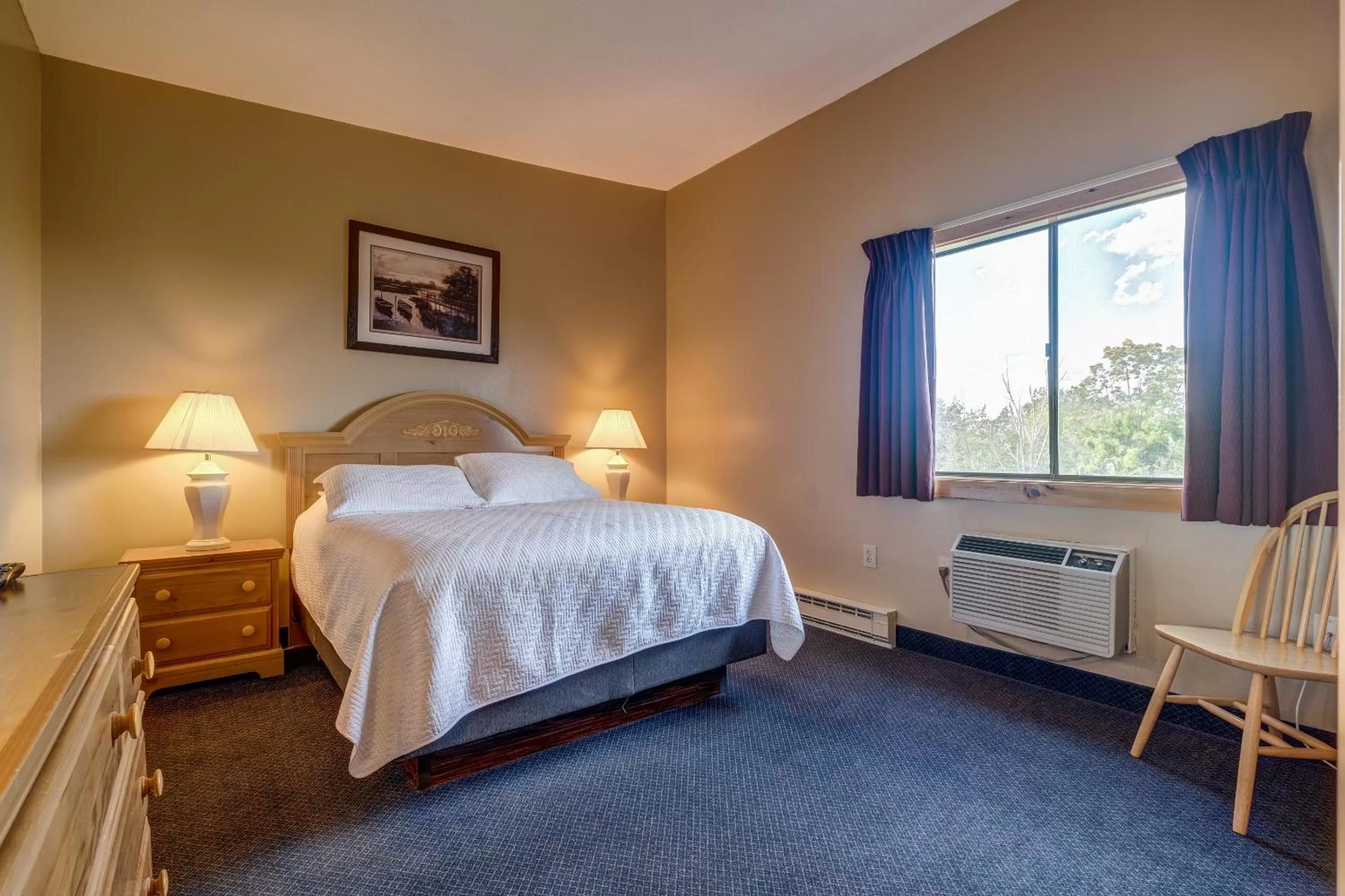 Bedroom, Bed in Village of Winnipesaukee