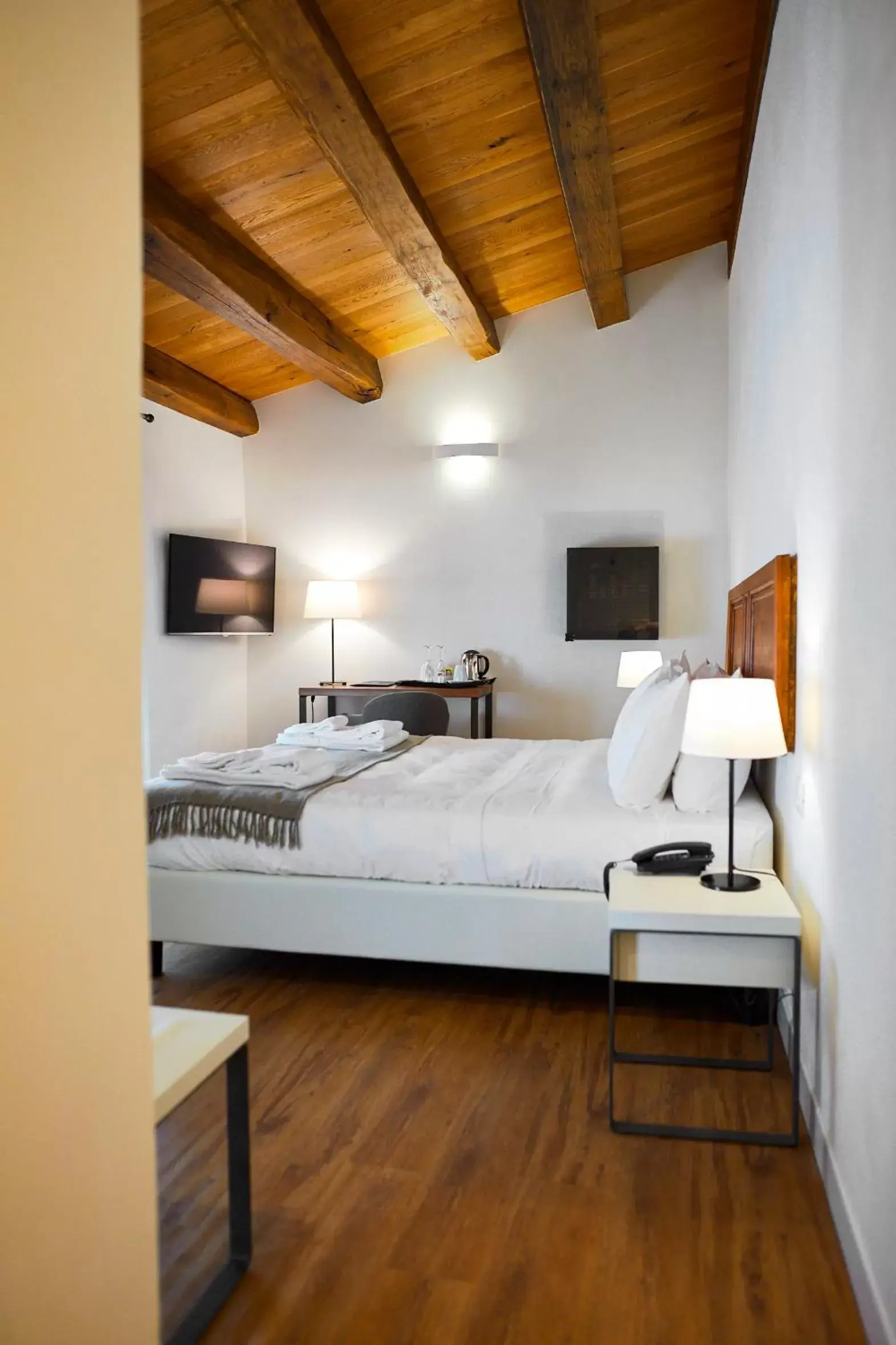 Photo of the whole room, Bed in Sopra Le Mura