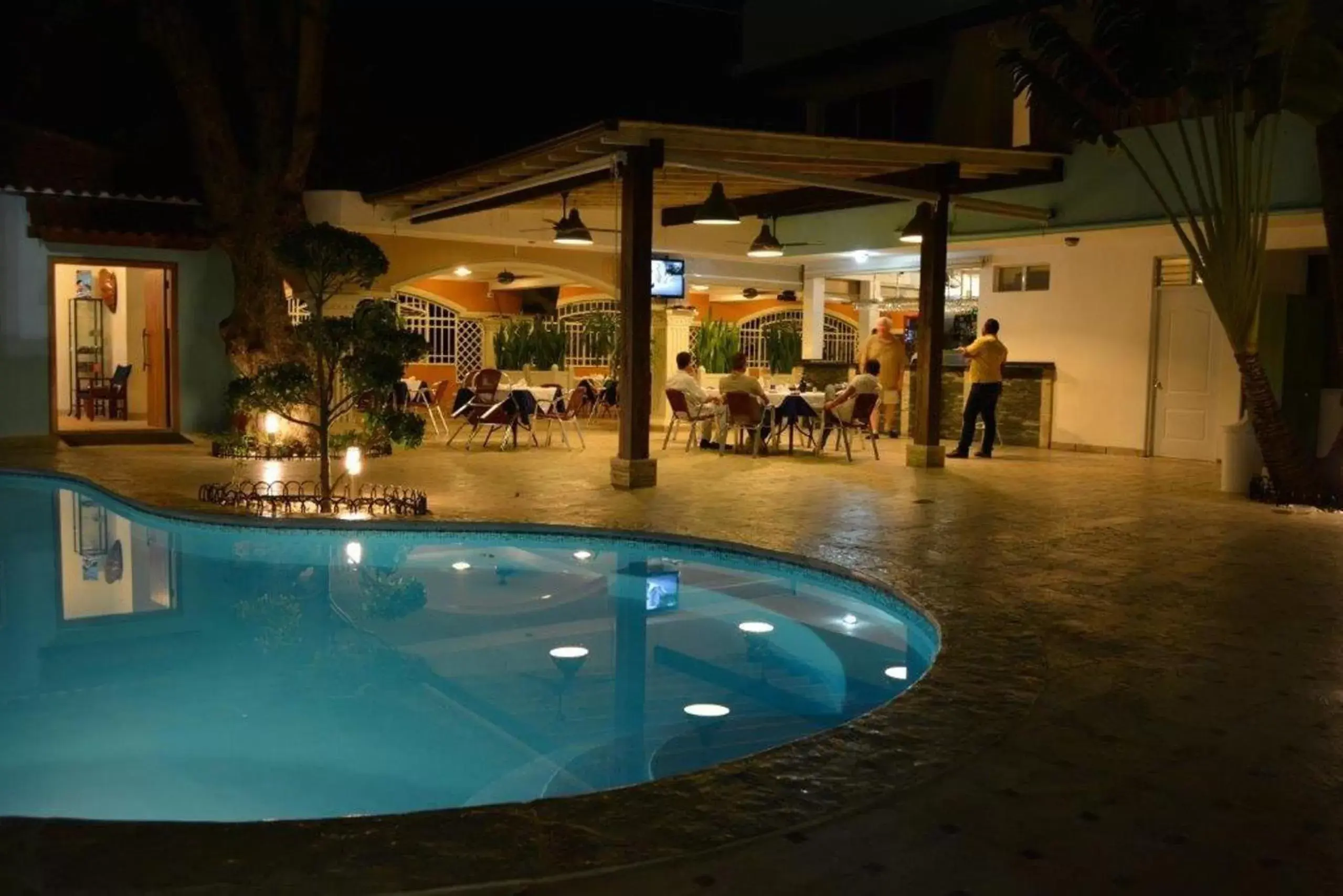 Night, Swimming Pool in New Garden Hotel