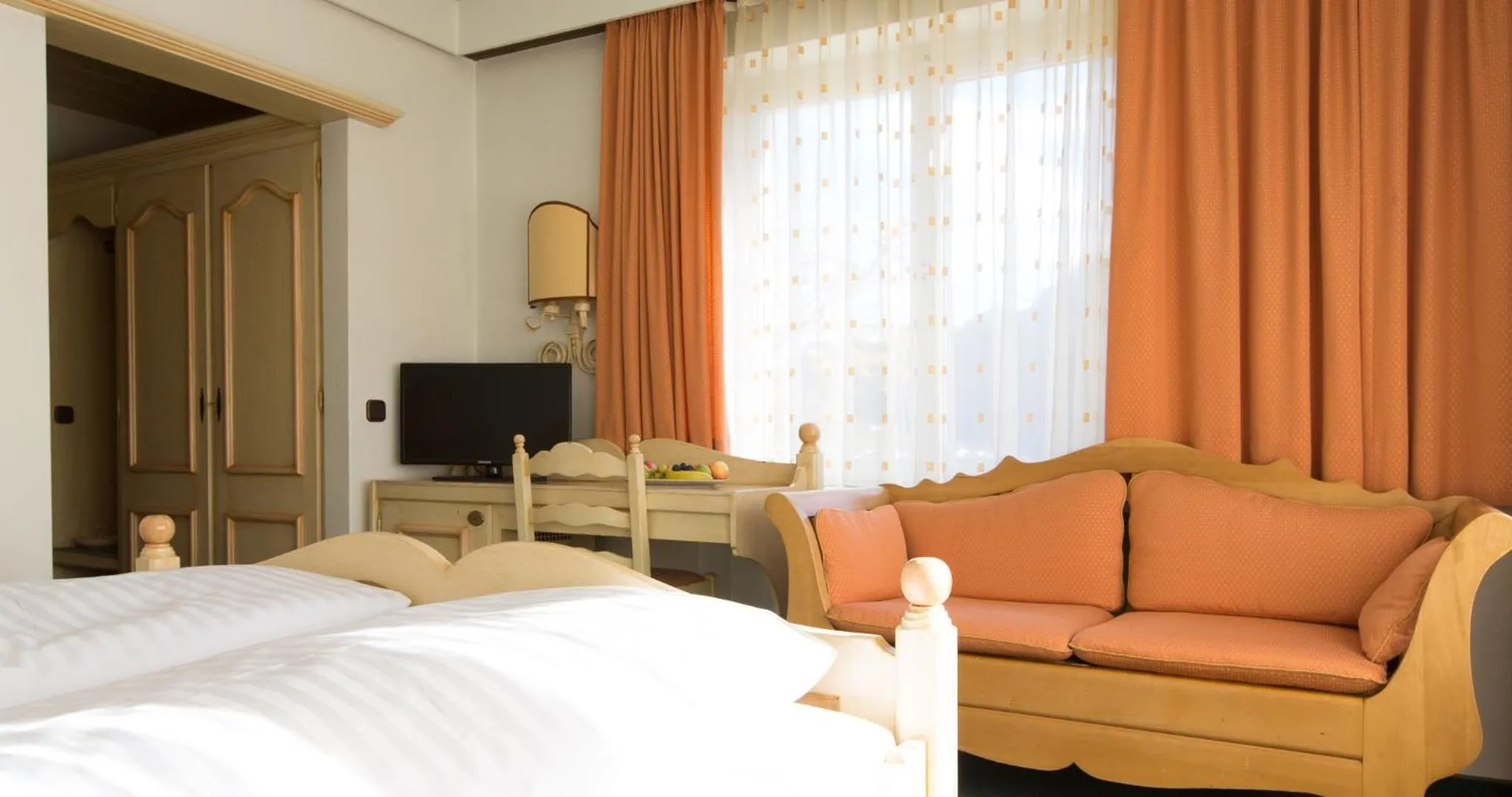 Photo of the whole room, Bed in Schlosshotel Dörflinger