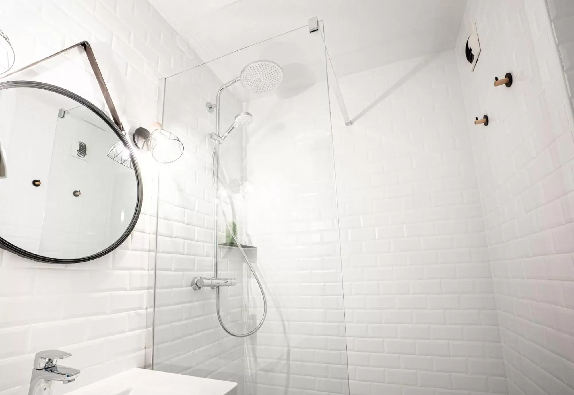 Bathroom in PoMo Hôtel & Restaurant