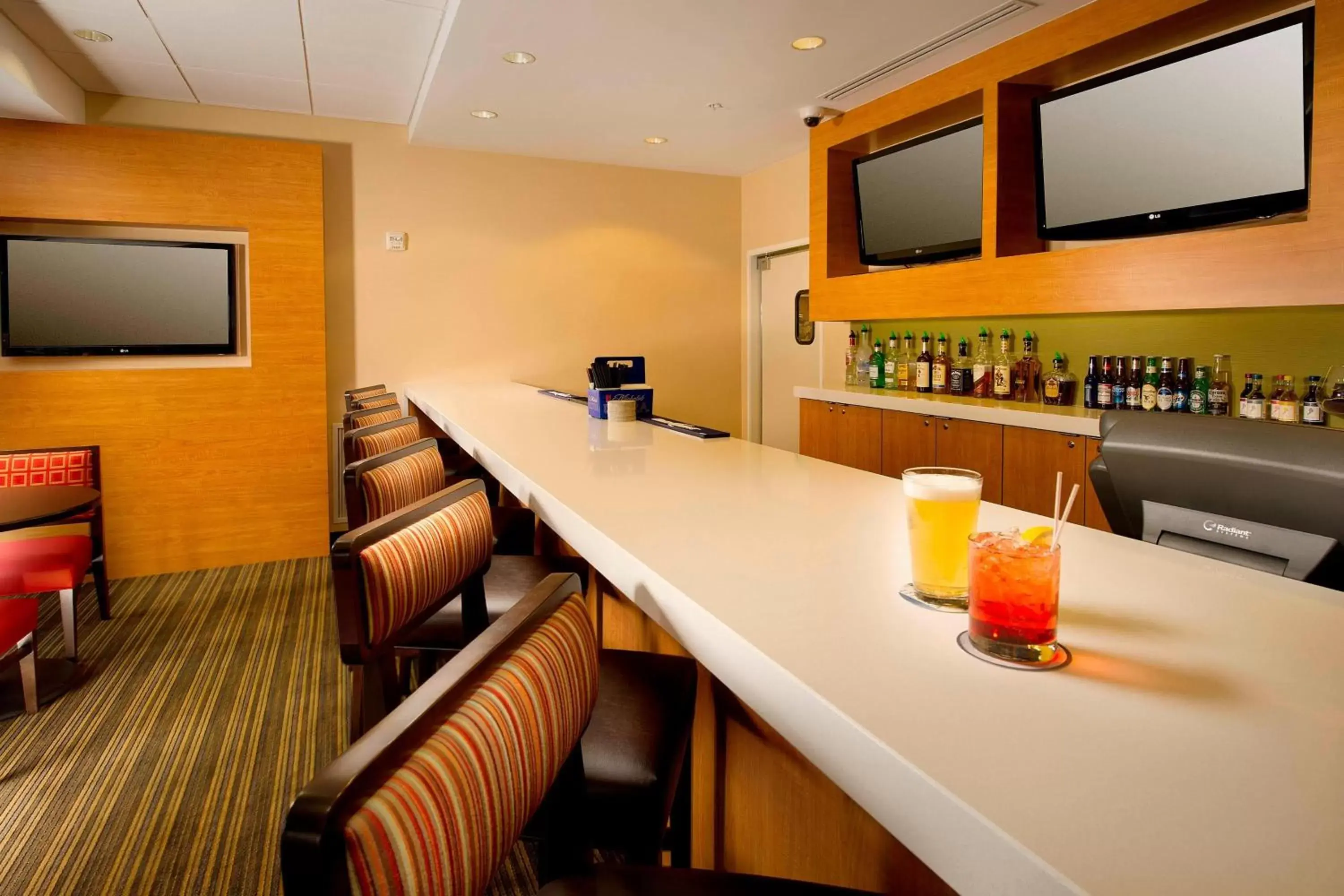 Lounge or bar, Kitchen/Kitchenette in TownePlace Suites Bridgeport Clarksburg