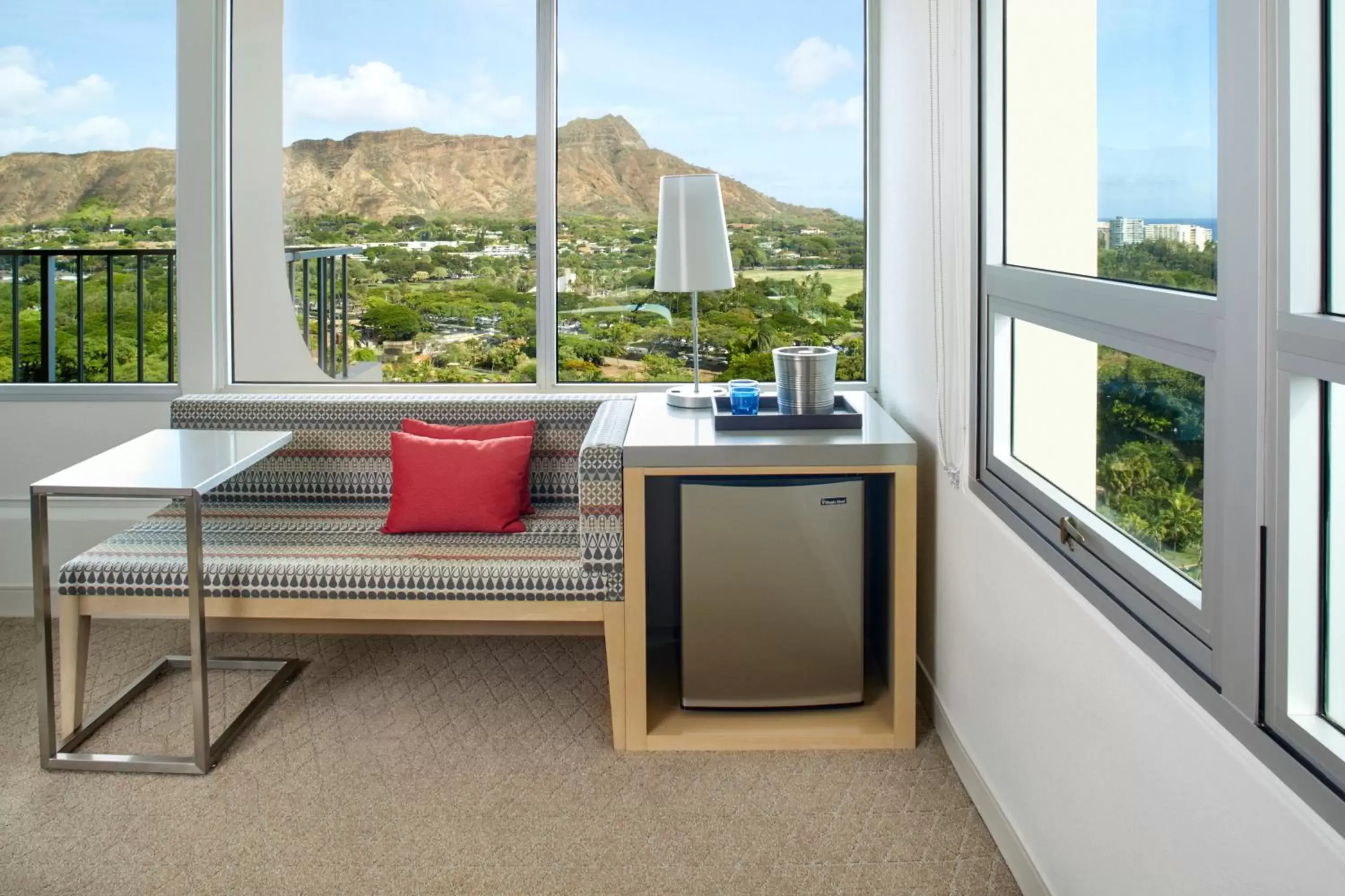 Seating area, Mountain View in Queen Kapiolani Hotel