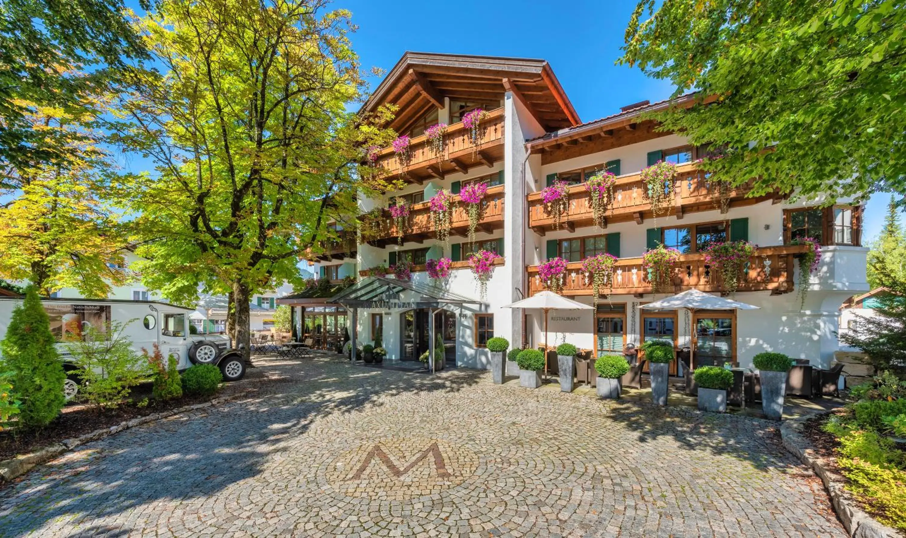 Facade/entrance, Property Building in Hotel Maximilian