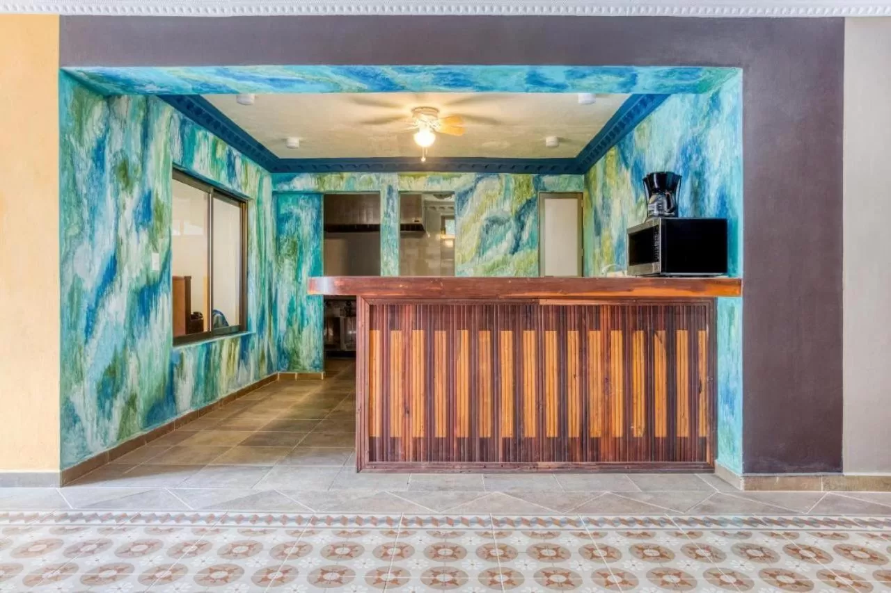 Restaurant/places to eat, Lobby/Reception in Capital Center