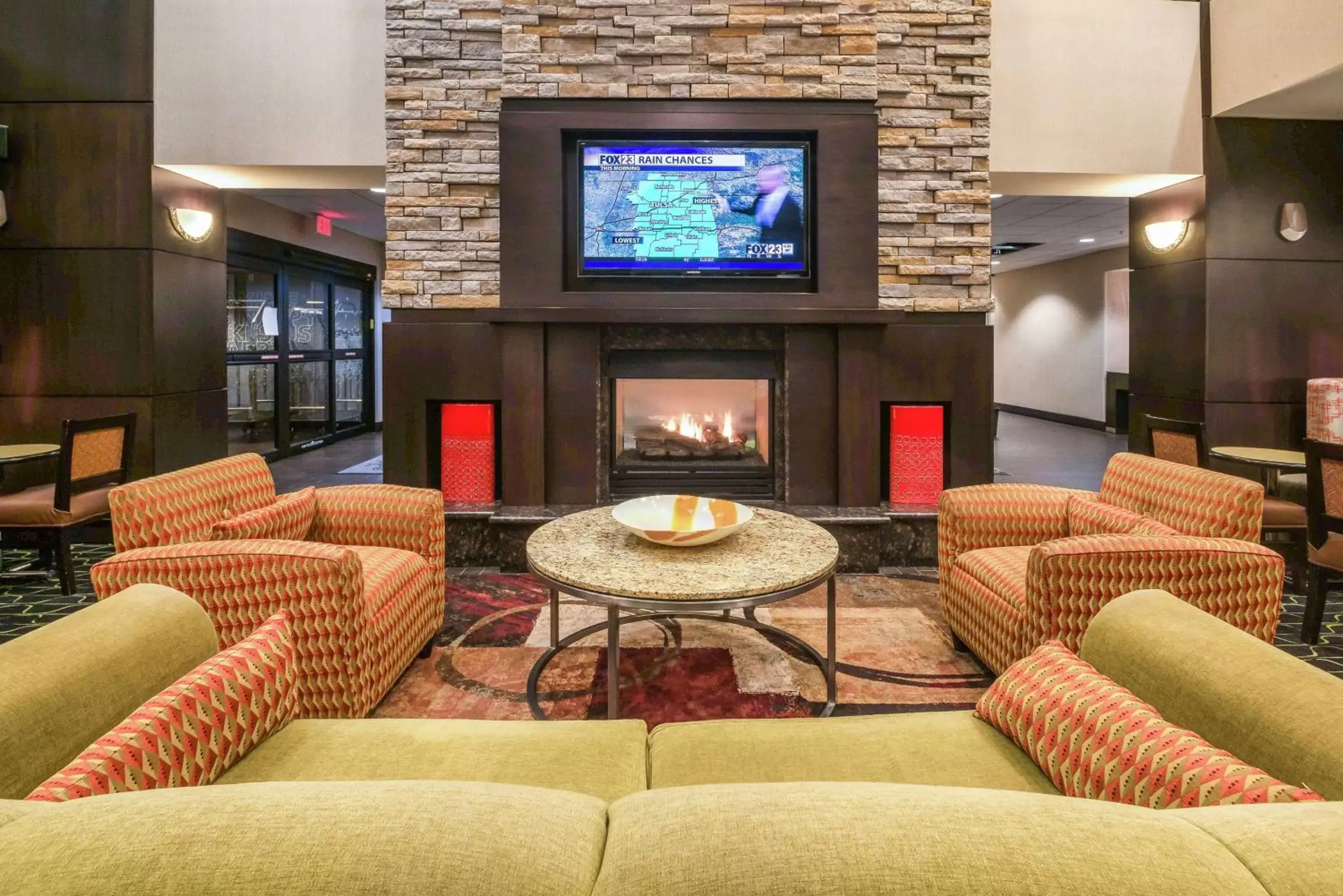 Lobby or reception, Lounge/Bar in Hampton Inn and Suites Tulsa/Catoosa