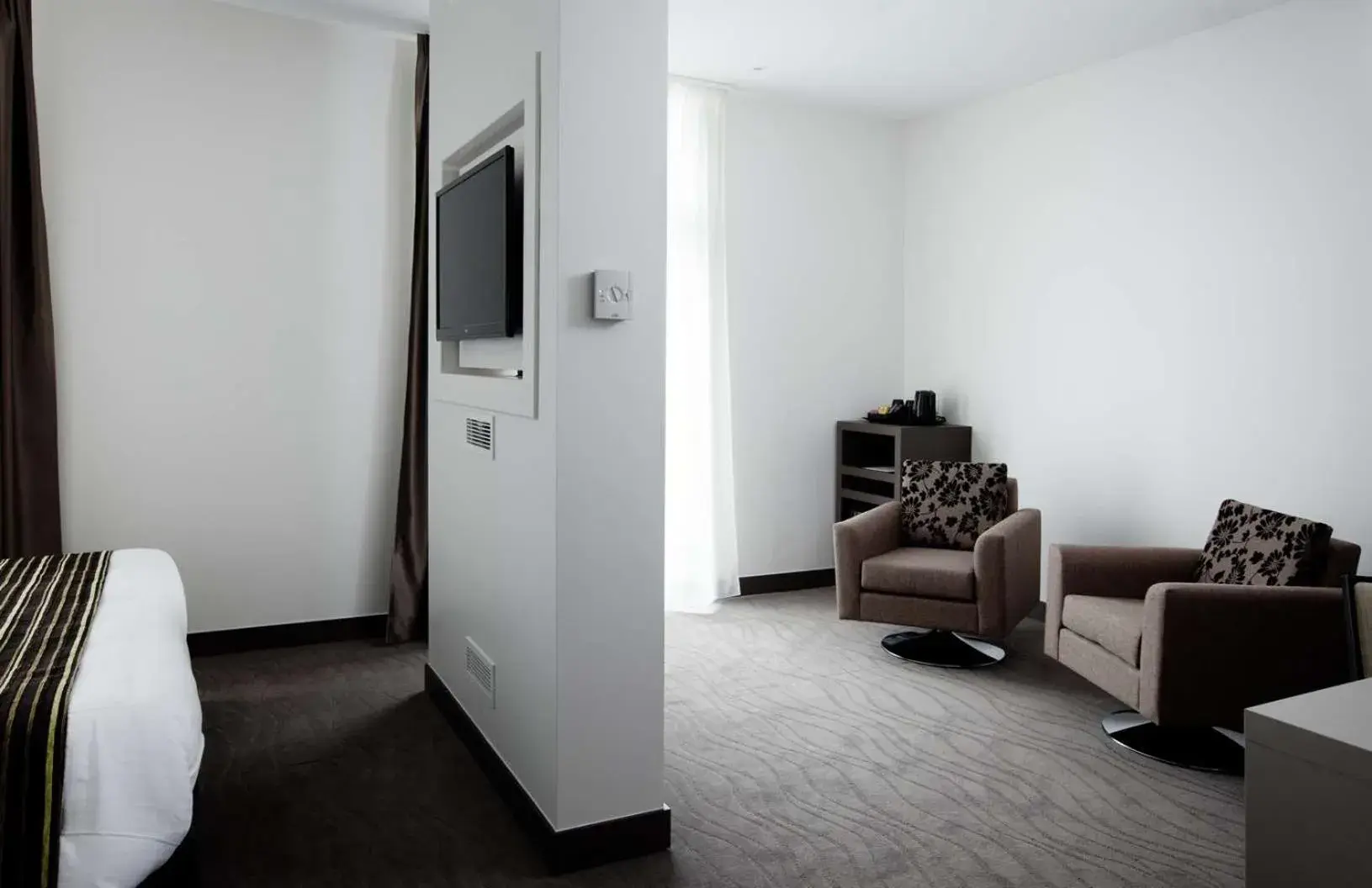 Bedroom, Seating Area in Brit Hotel de Grignan Vichy