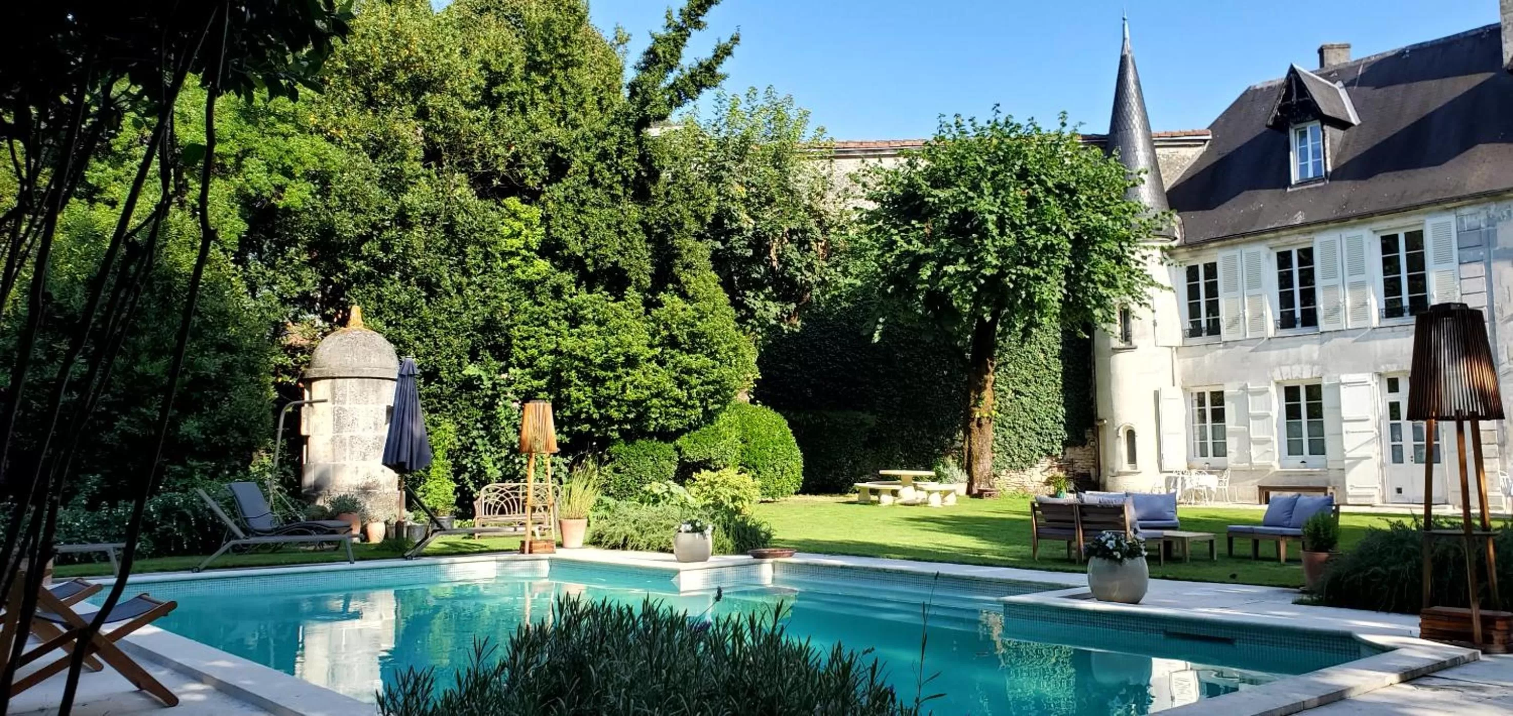 Garden, Swimming Pool in Logis des Tourelles