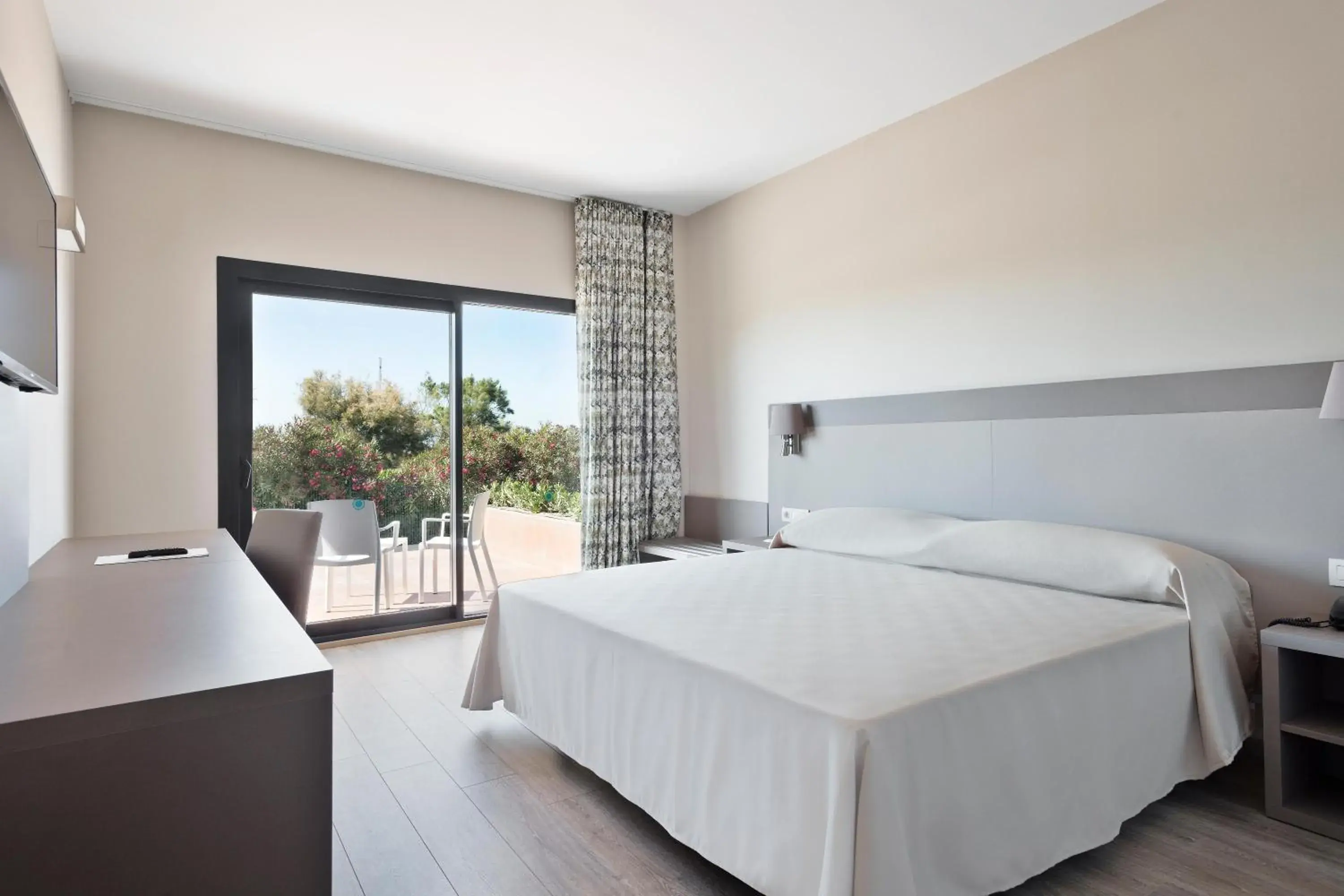 King Room (2 Adults ) - single occupancy in Hotel Best Costa Ballena King Room (2 Adults ) - single occupancy in Hotel Best Costa Ballena