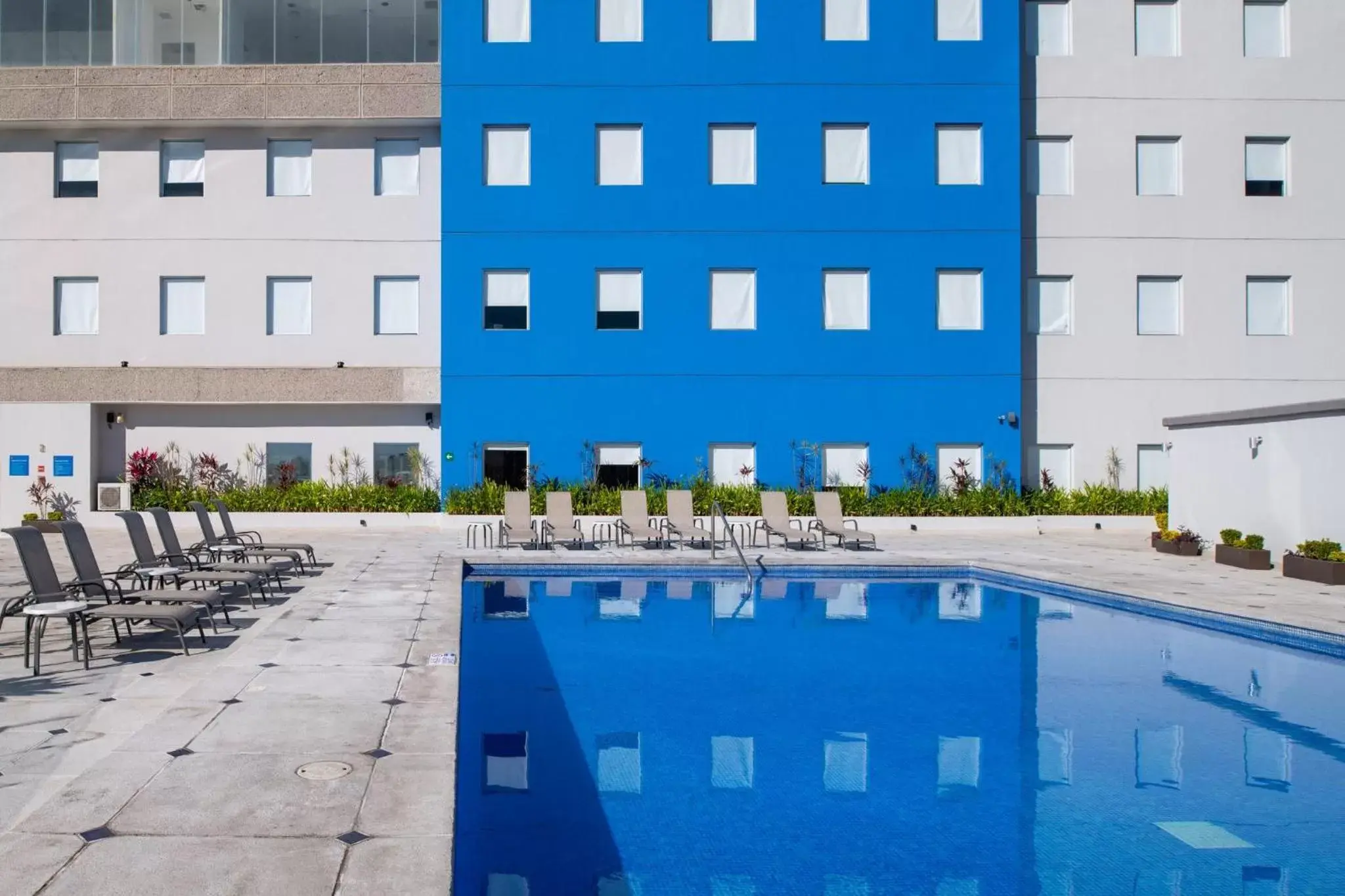 Swimming pool in One Puerto Vallarta Aeropuerto