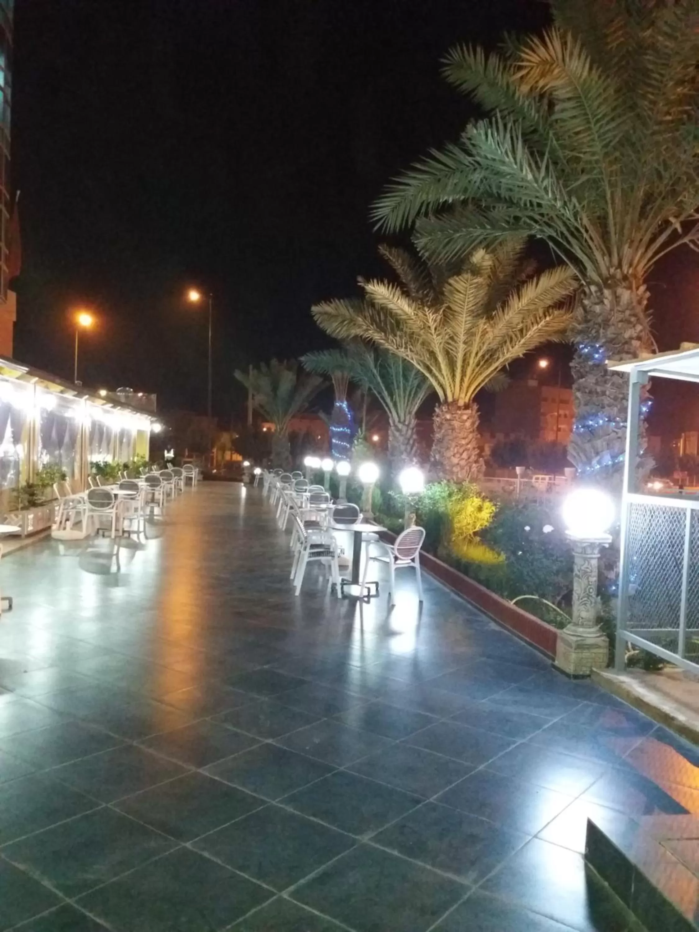 Hôtel Hadaik Ain Asserdoune