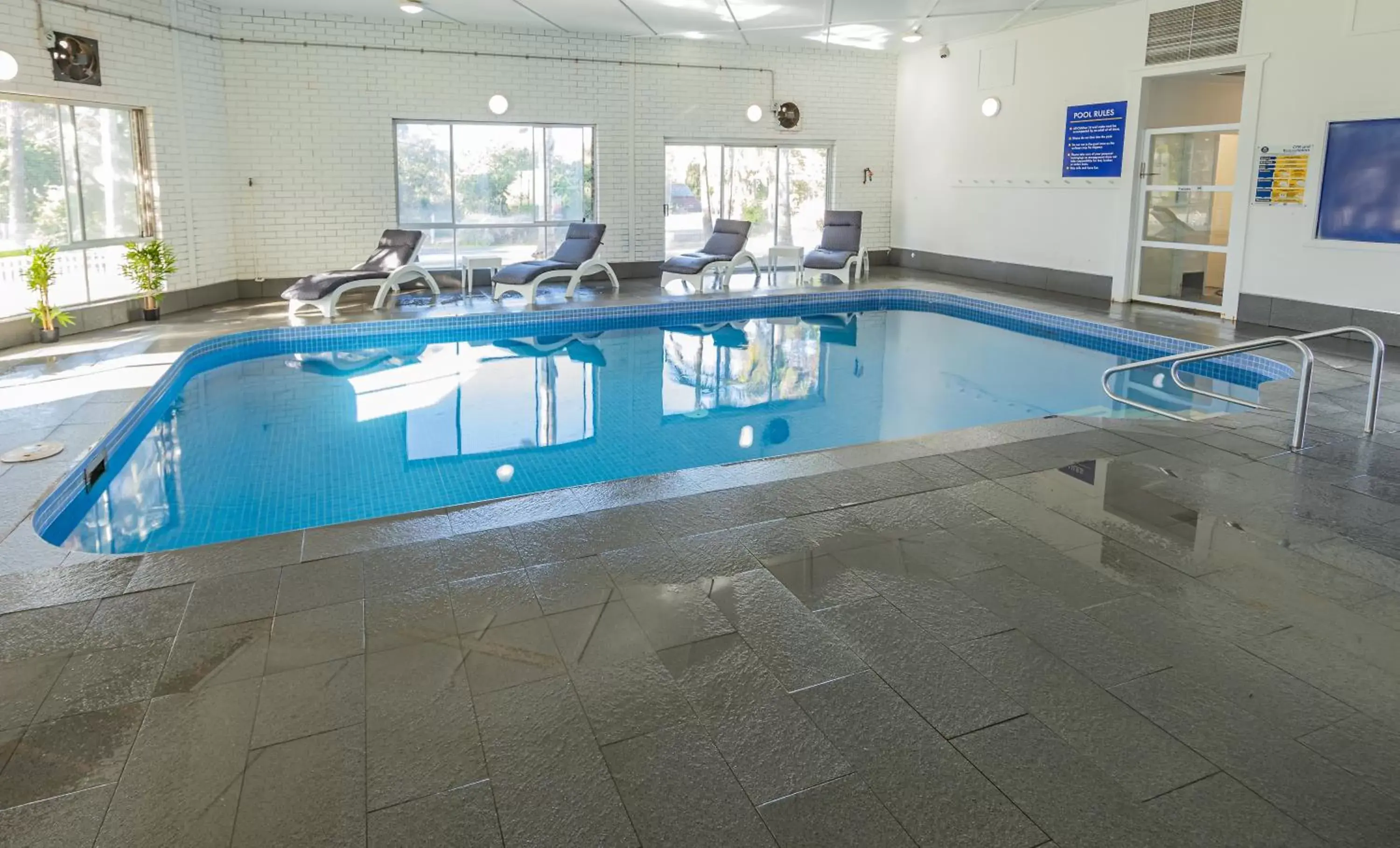 Pool view, Swimming Pool in Eden Motel