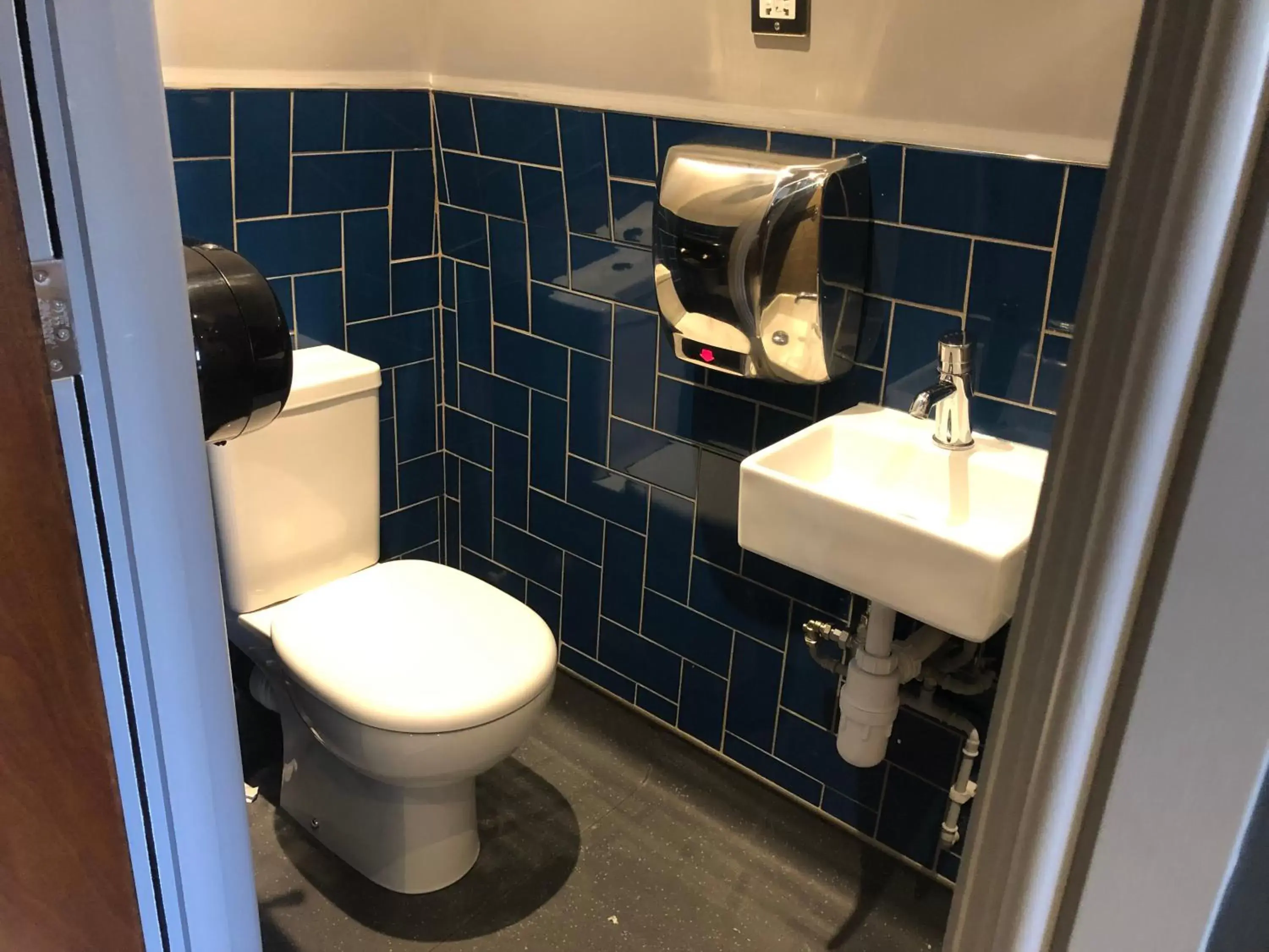 Bathroom in PubLove @ The Steam Engine,Waterloo