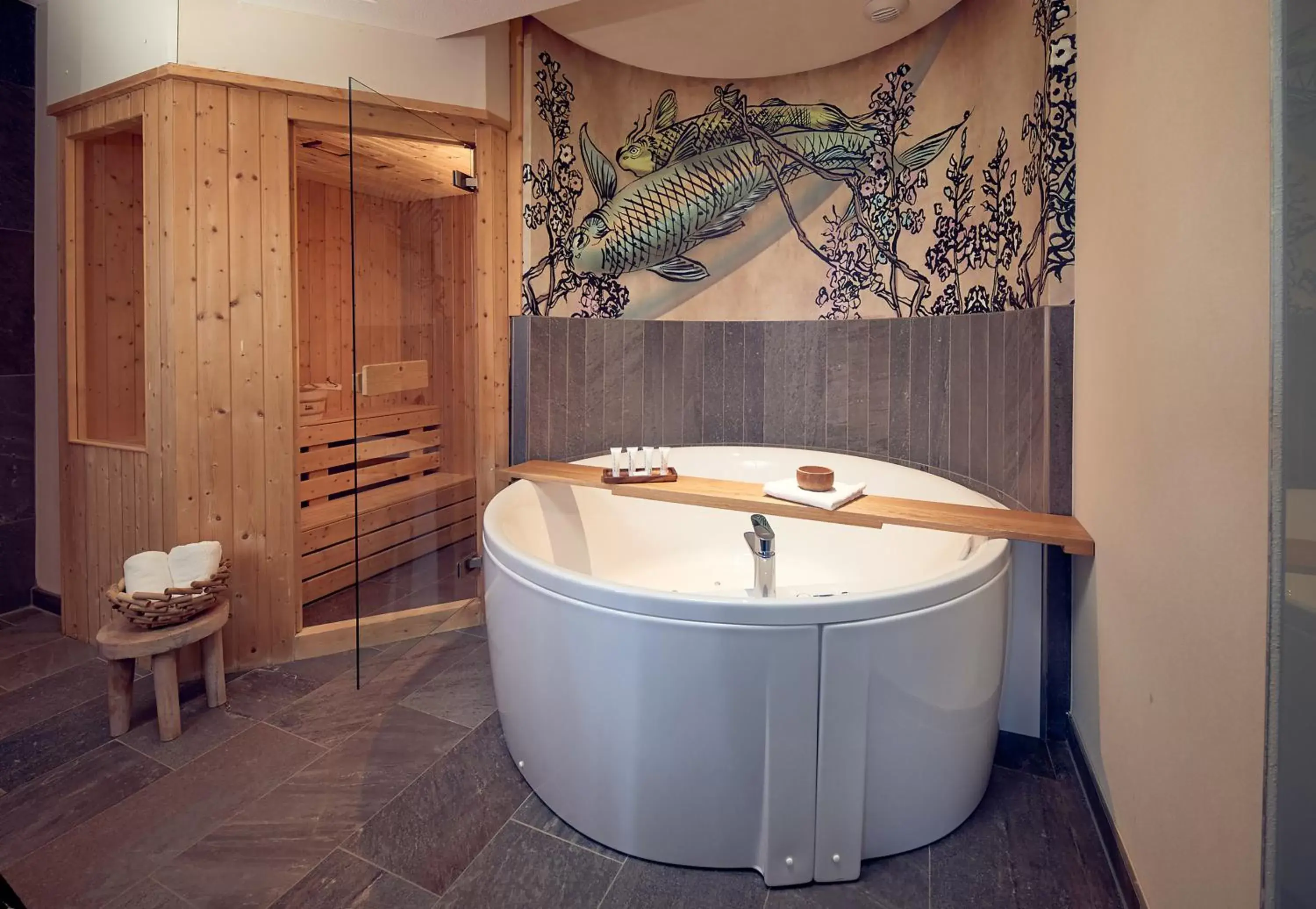 Hot Tub, Bathroom in Mainport Design Hotel