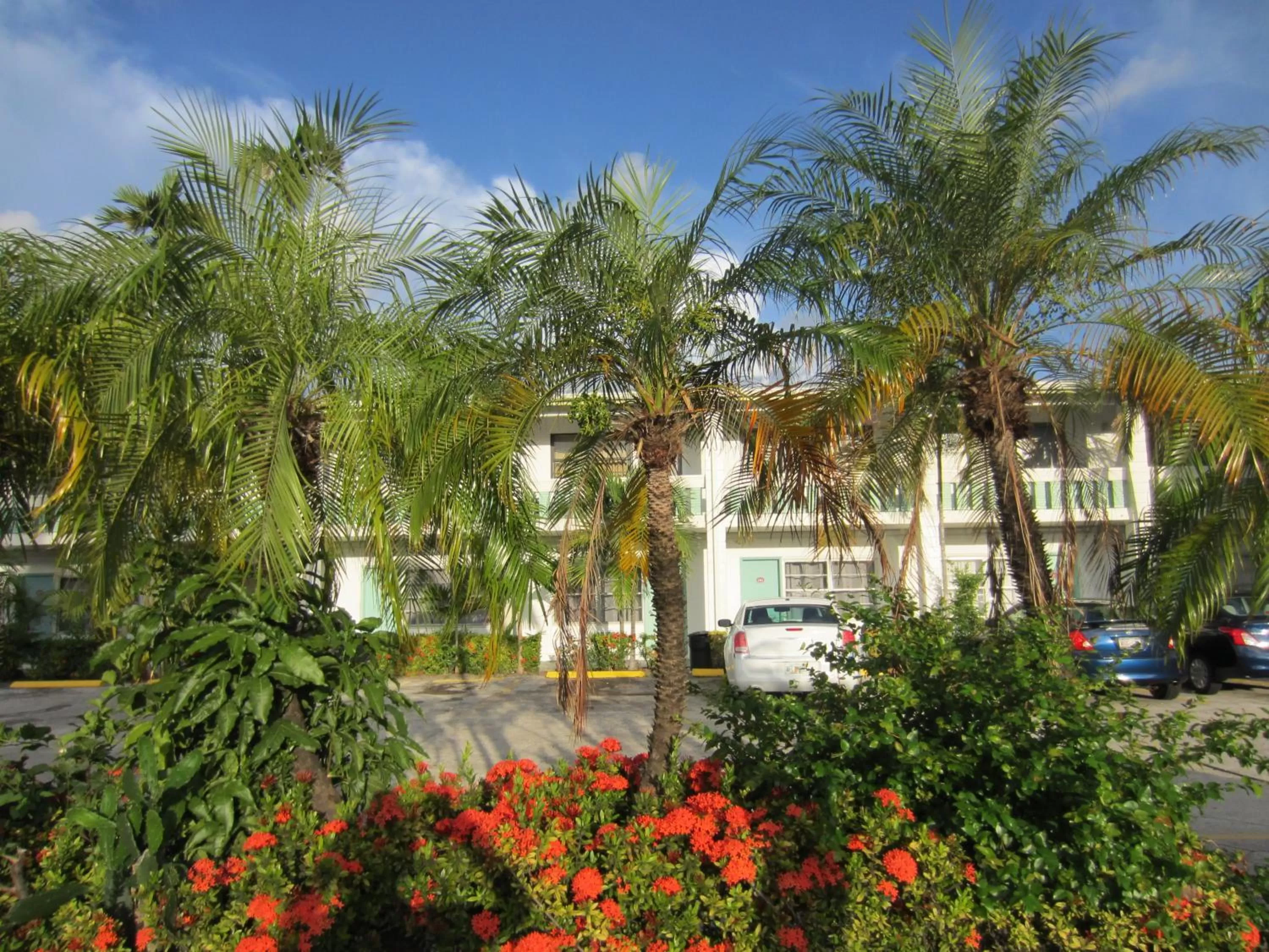 Facade/entrance in Shalimar Motel