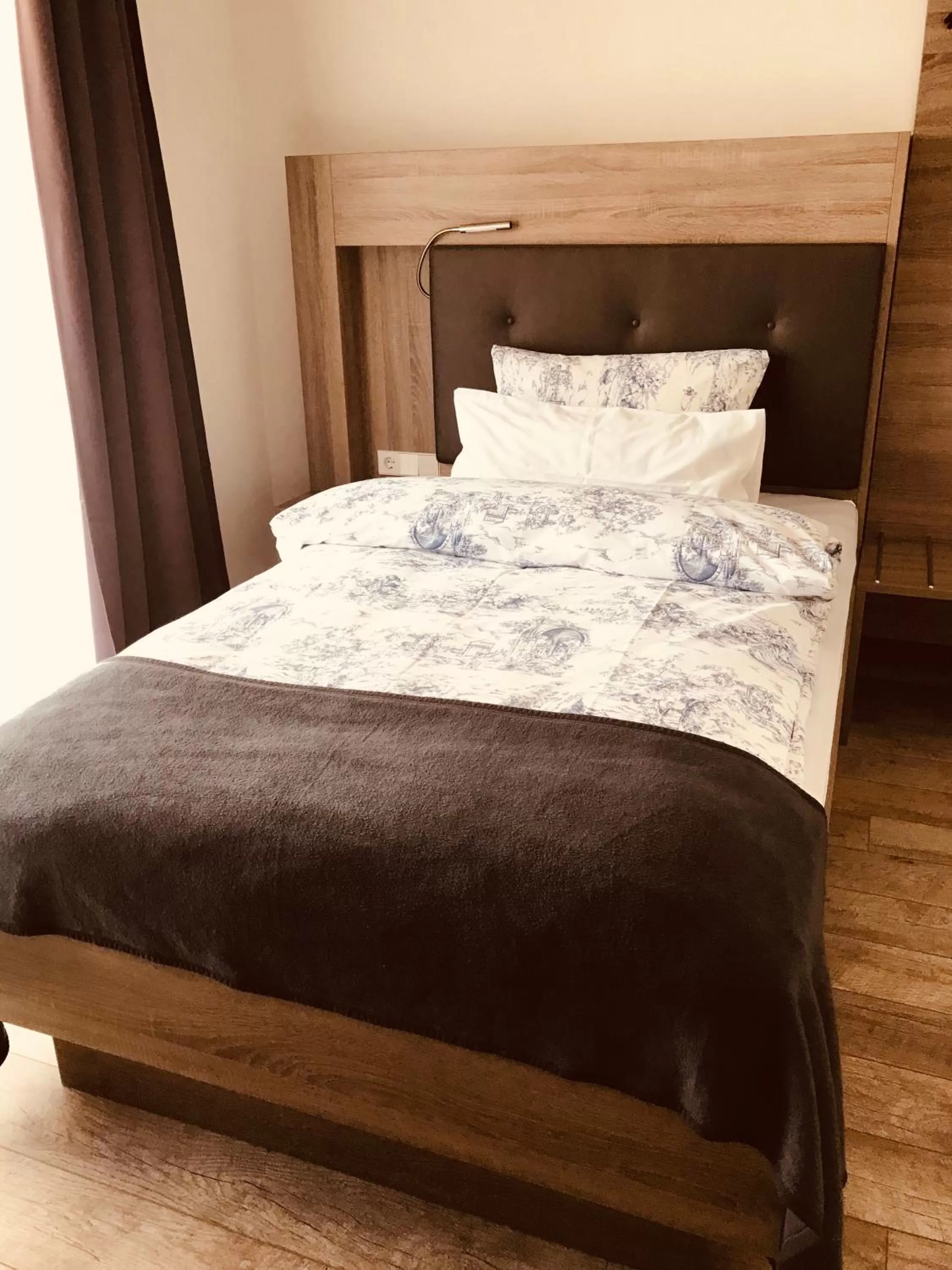 Photo of the whole room, Bed in Hotel Langhans