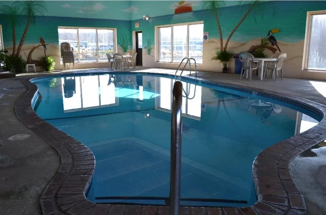 Swimming pool in Western Inn