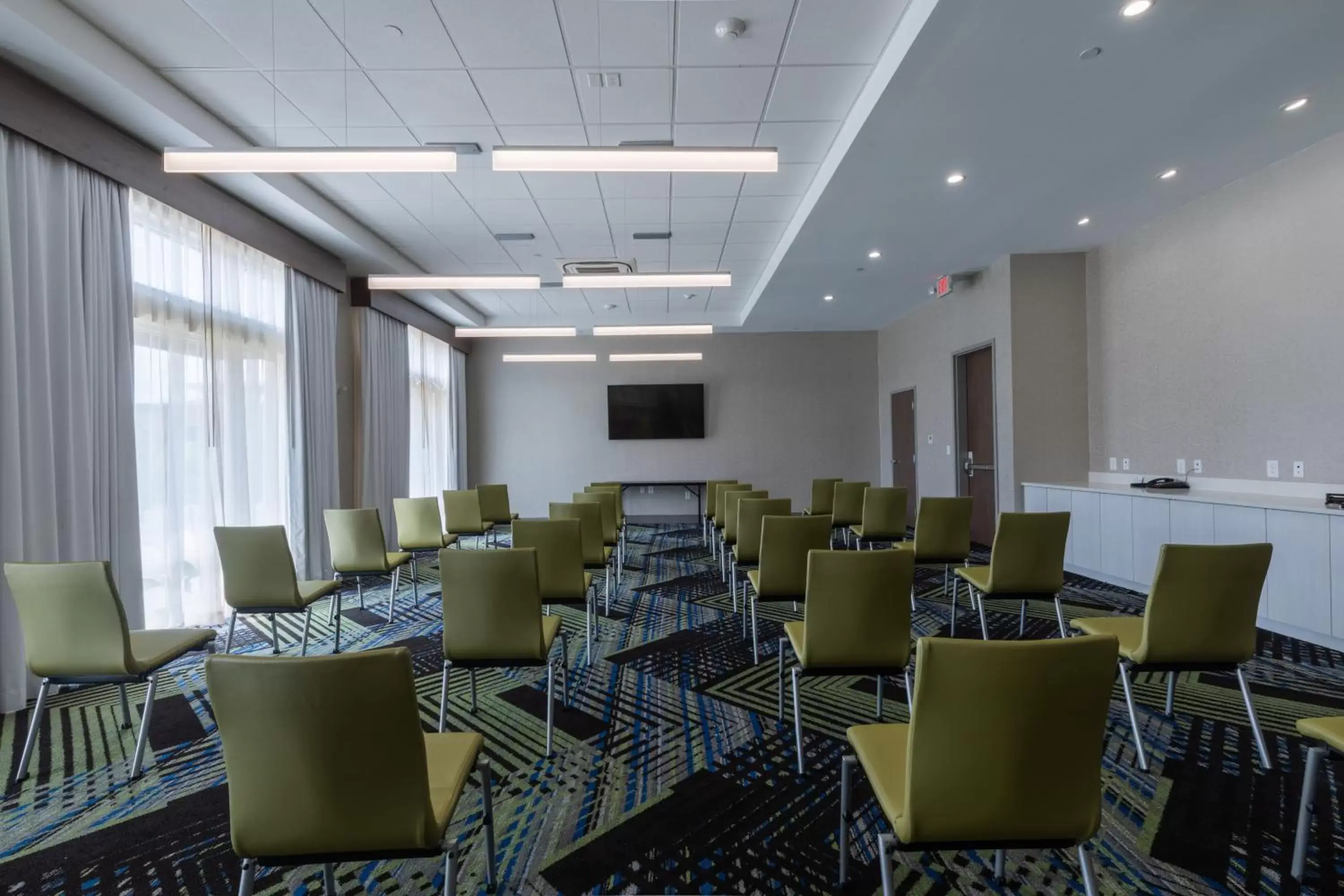 Meeting/conference room in Holiday Inn Express & Suites Columbia Downtown The Vista, an IHG Hotel