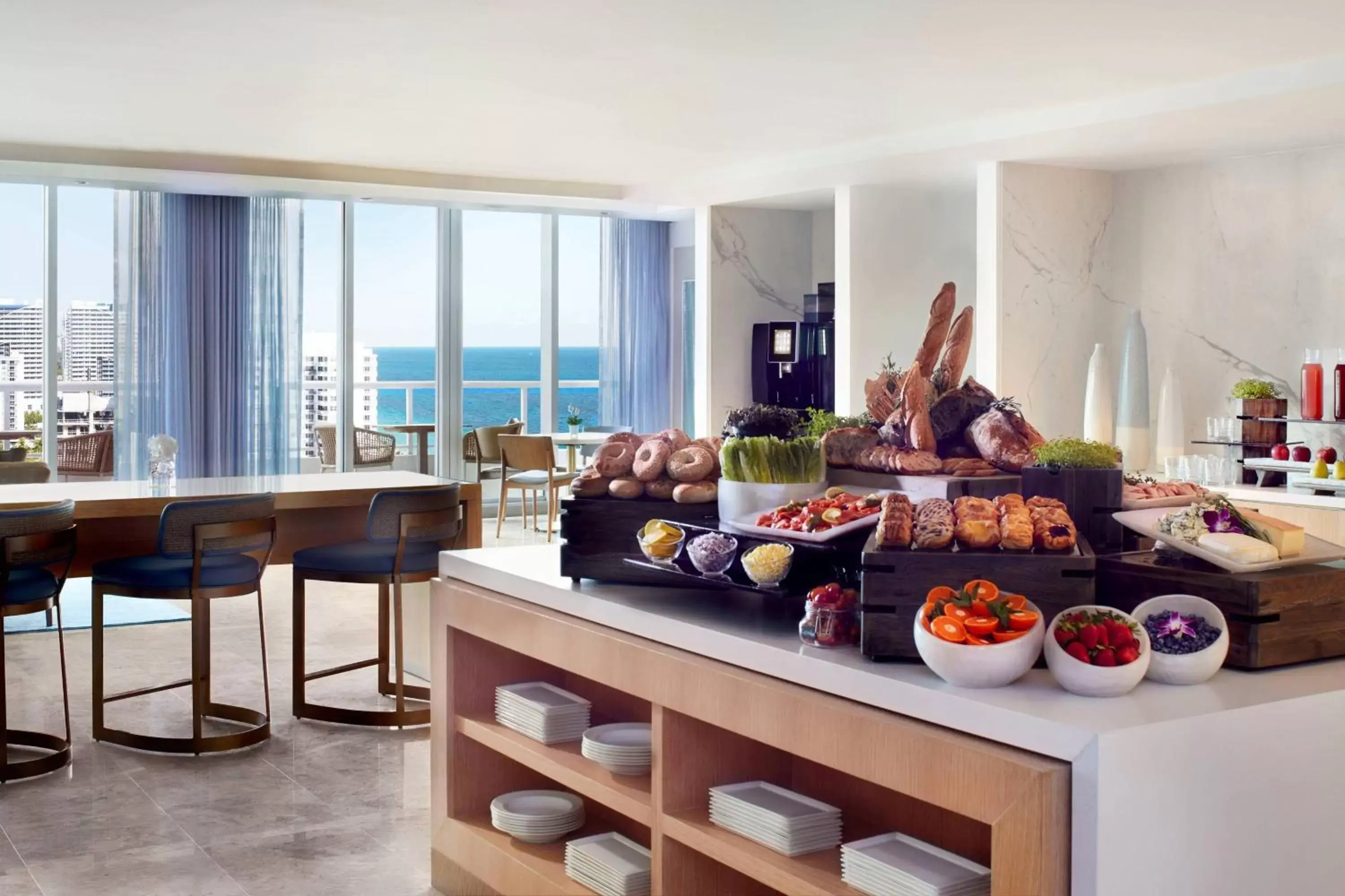 Lounge or bar in The Ritz-Carlton, Fort Lauderdale