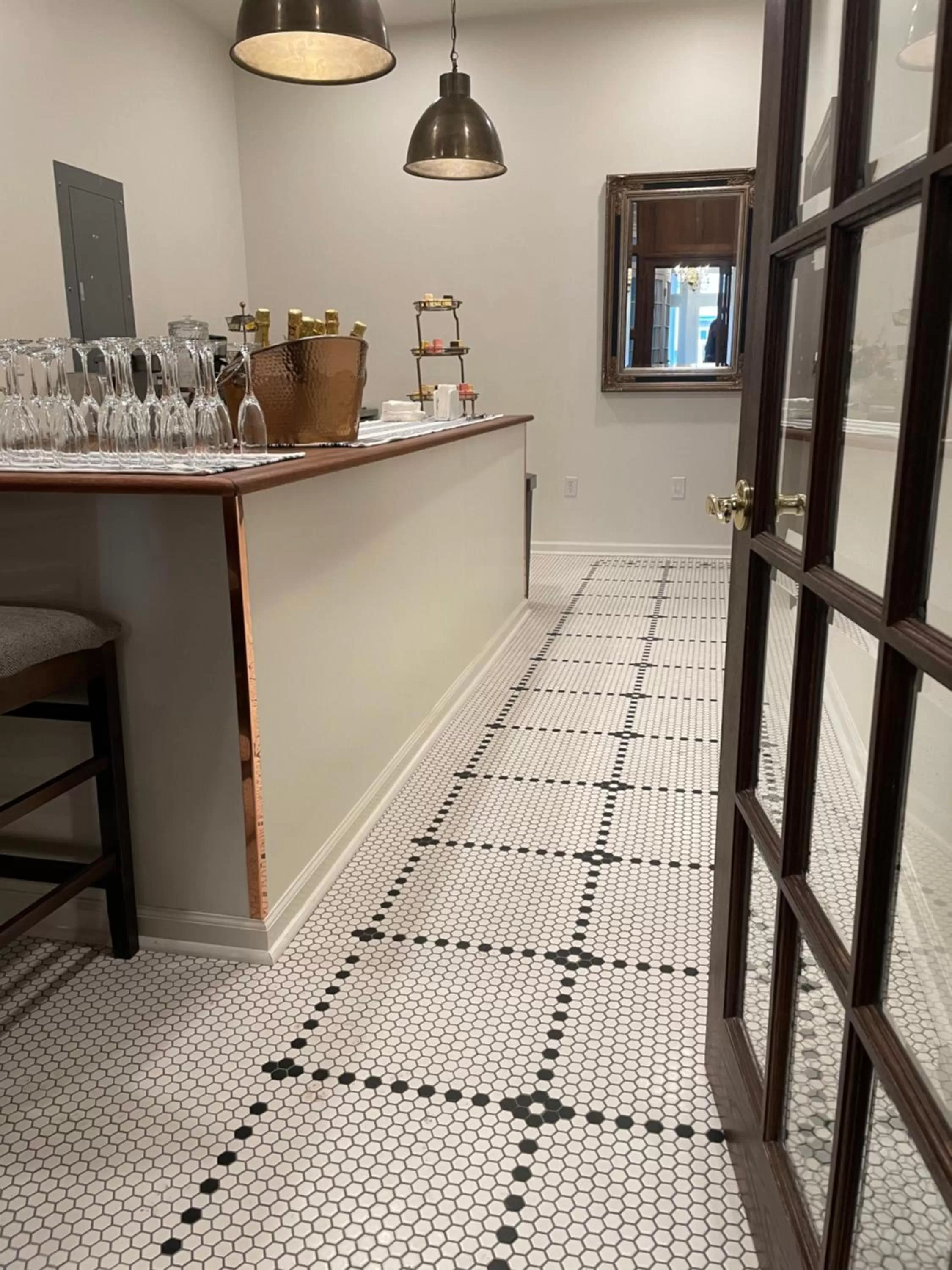 The Argus Hotel & Cocktail Lounge