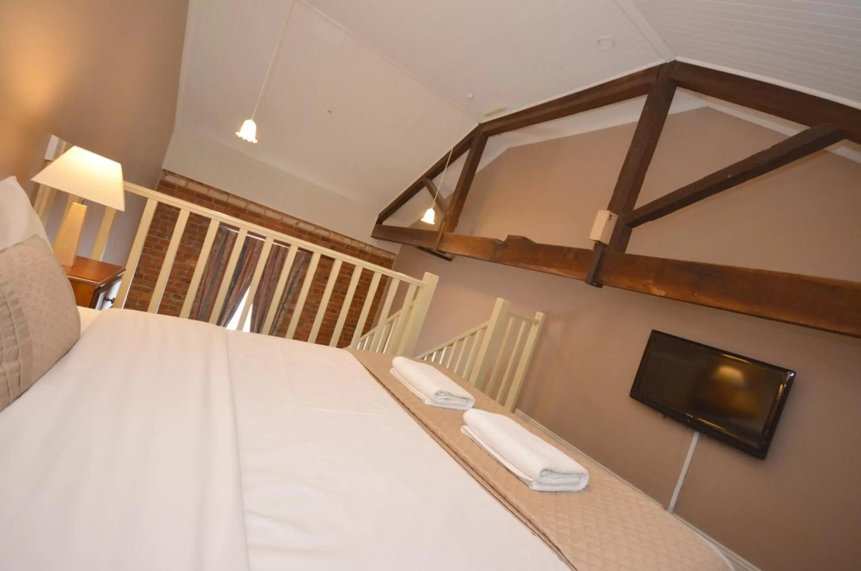 Bed in Central Springs Inn Bed in Central Springs Inn