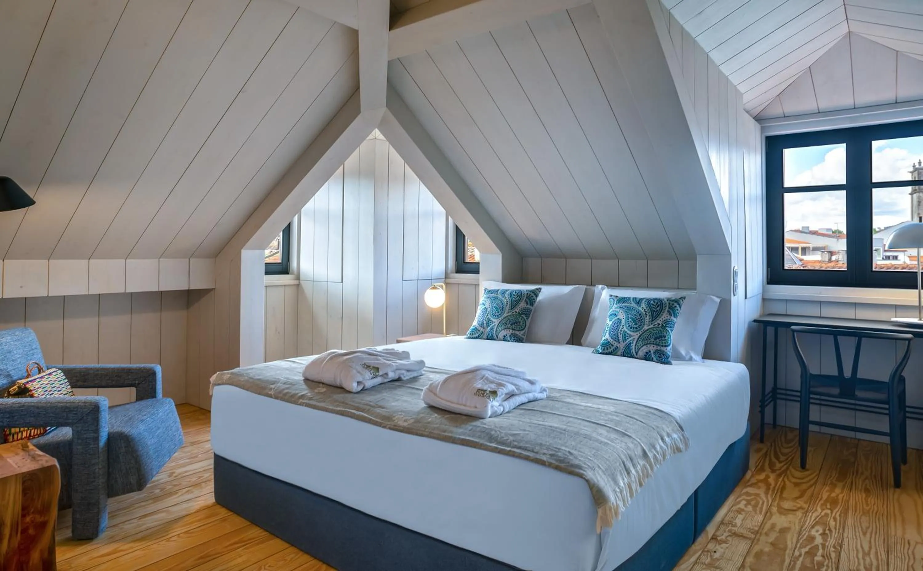 Bed in Porta Nova Collection House