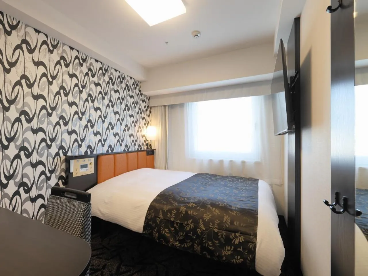 Photo of the whole room, Bed in APA Hotel Nihombashi Bakuroyokoyama Ekimae
