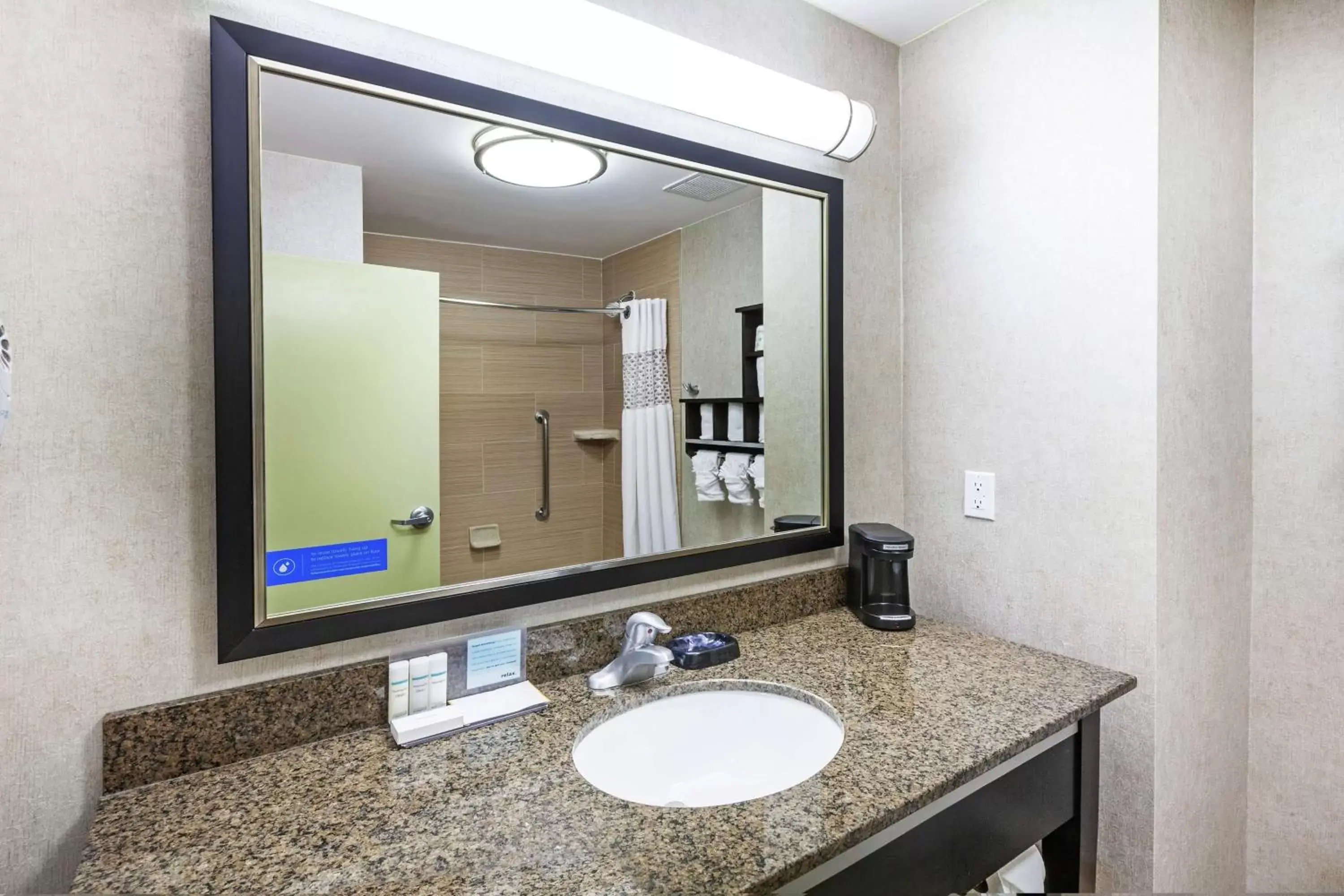 Bathroom in Hampton Inn & Suites Houston/League City