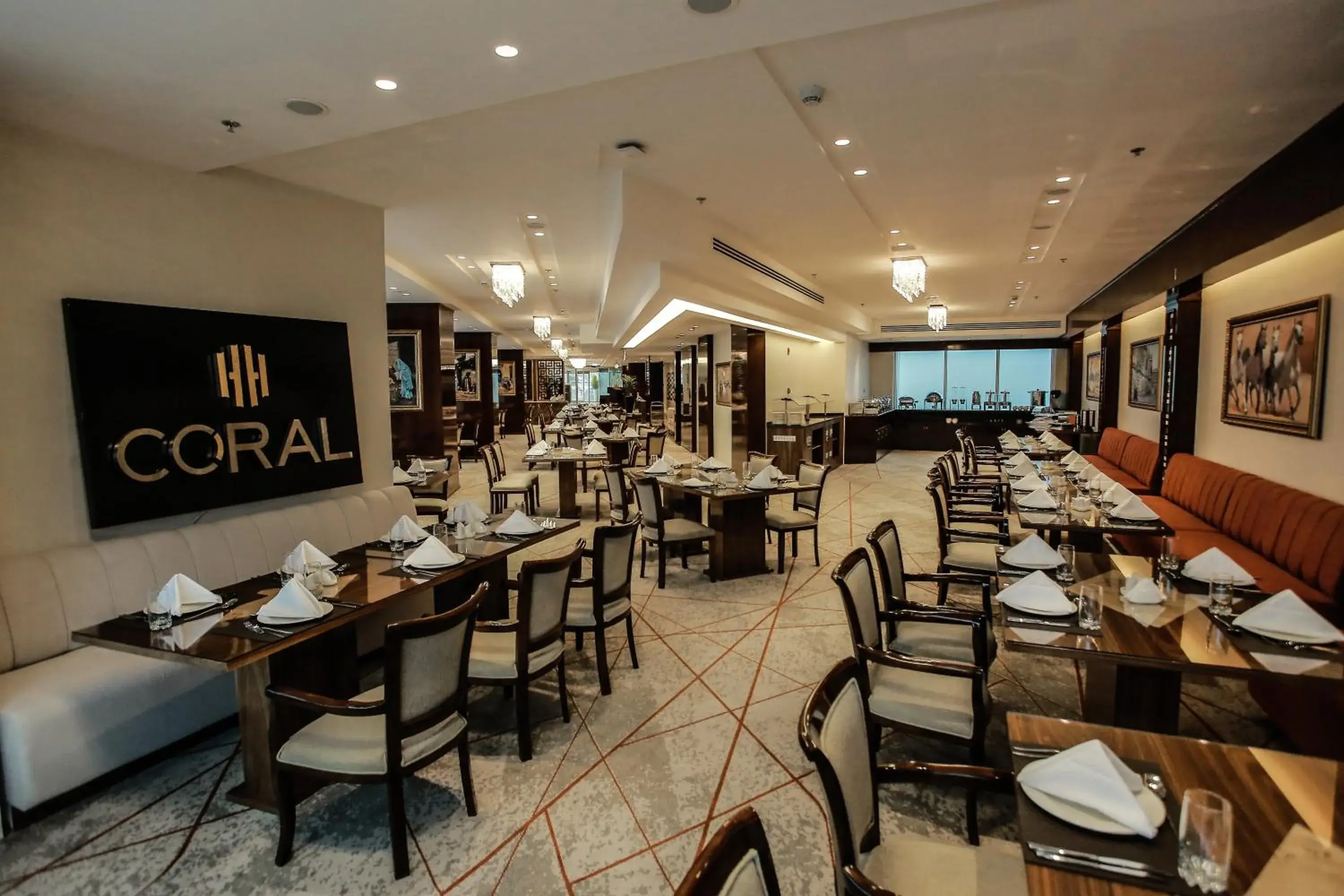 Restaurant/Places to Eat in Coral Tower Hotel