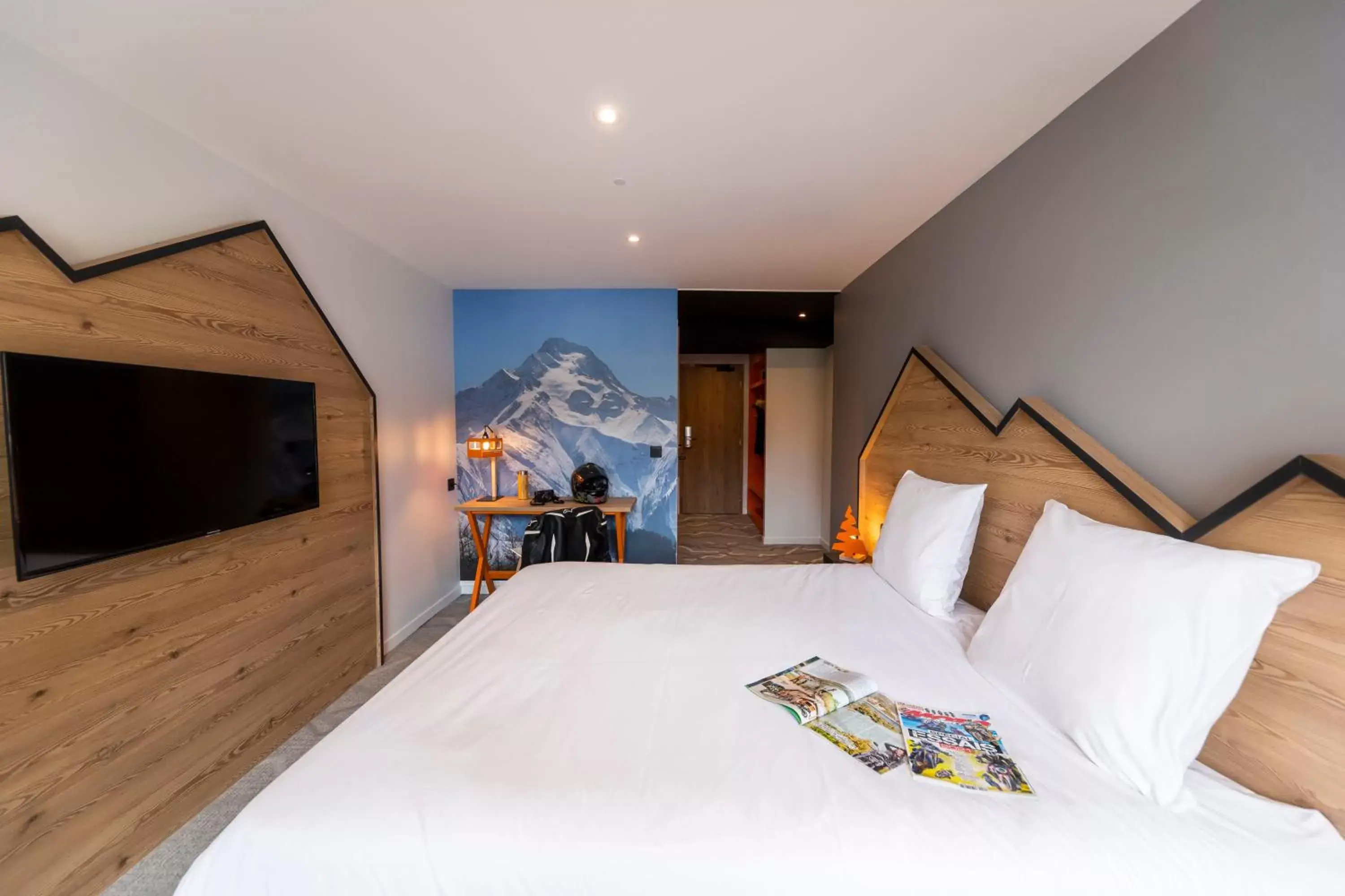 Photo of the whole room in Hotel Base Camp Lodge - Les 2 Alpes