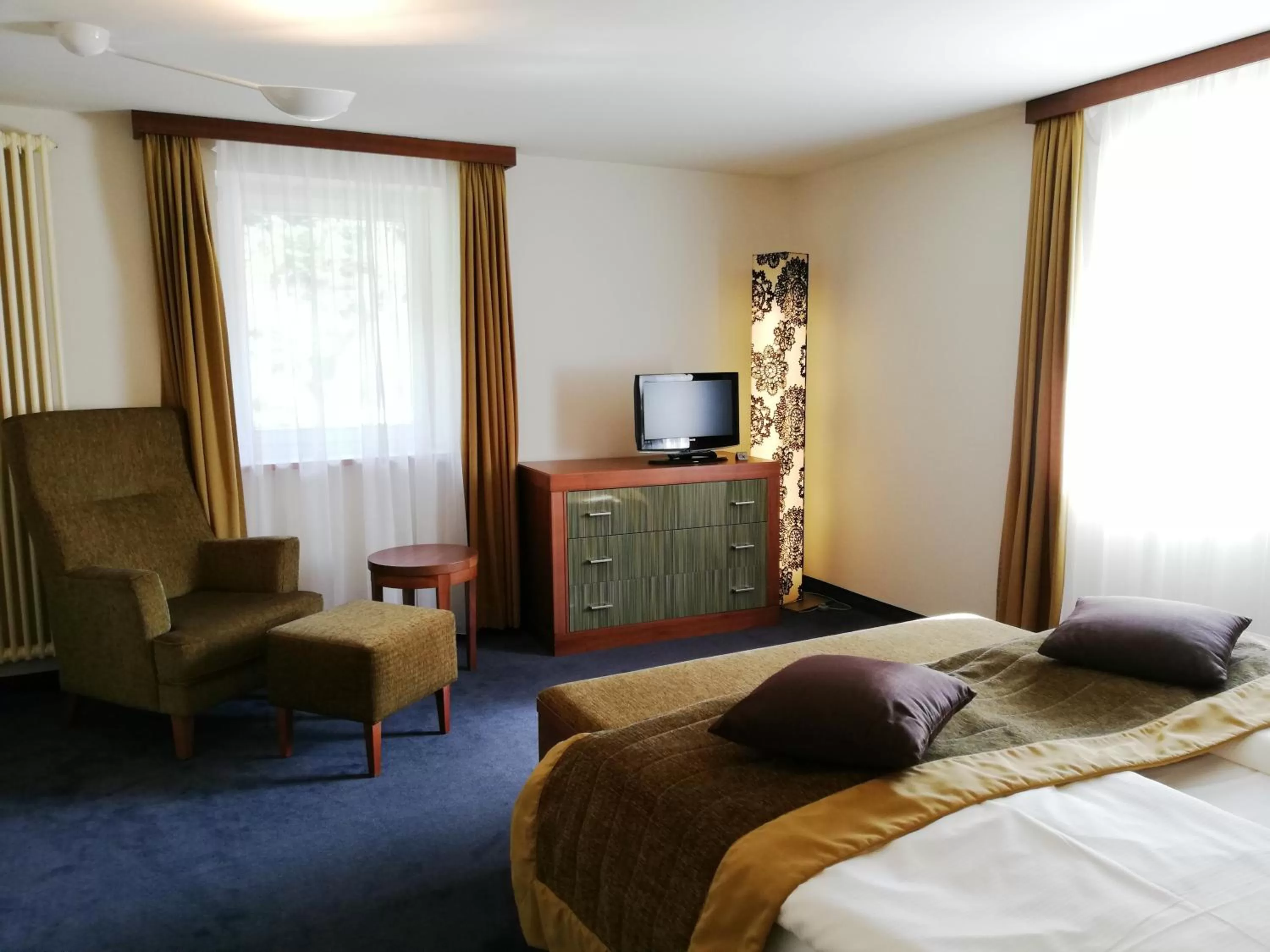 Photo of the whole room, Bed in Parkhotel Bad Schandau mit SPA