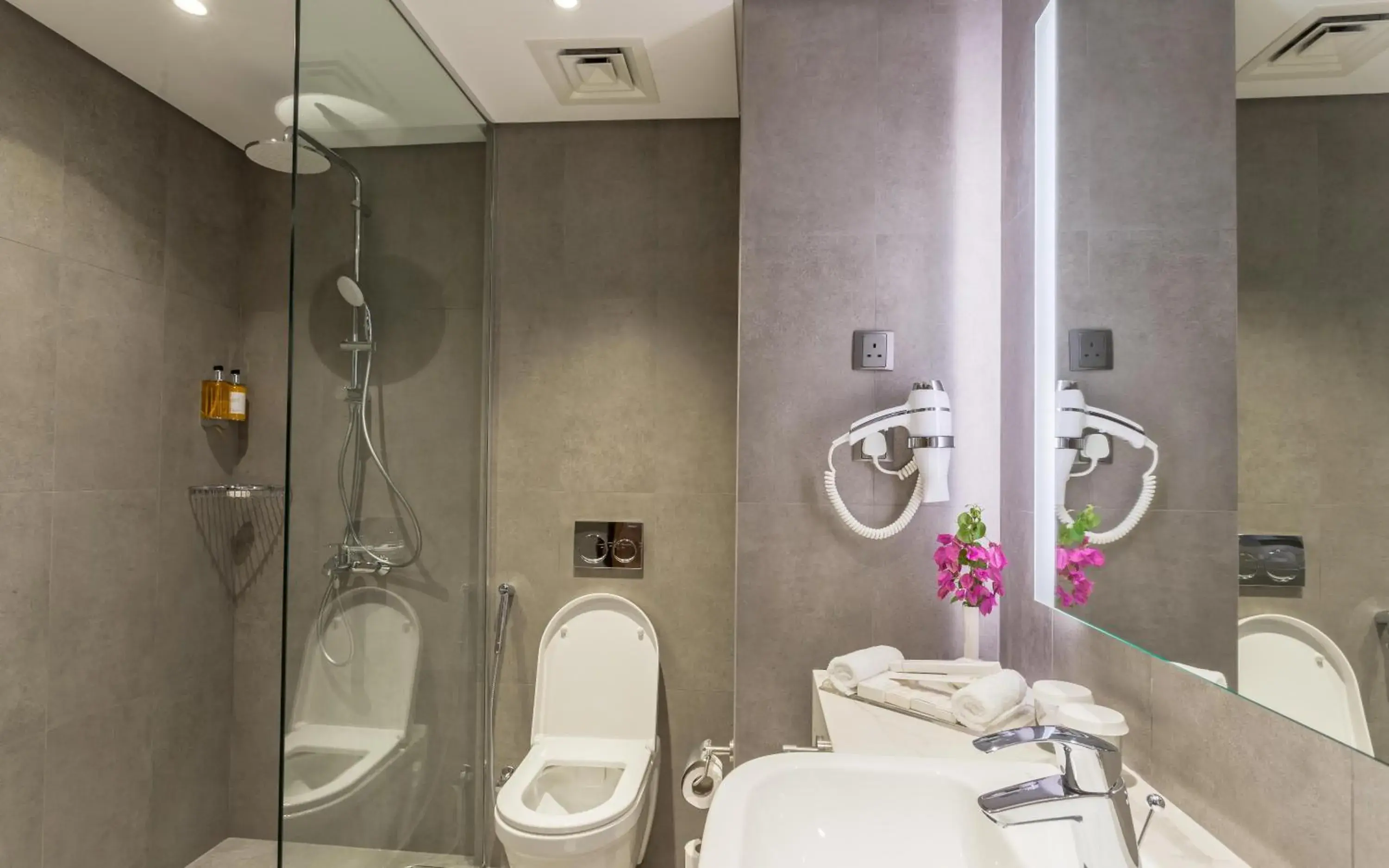 Bathroom in Comfort Hotel Jeddah King Road