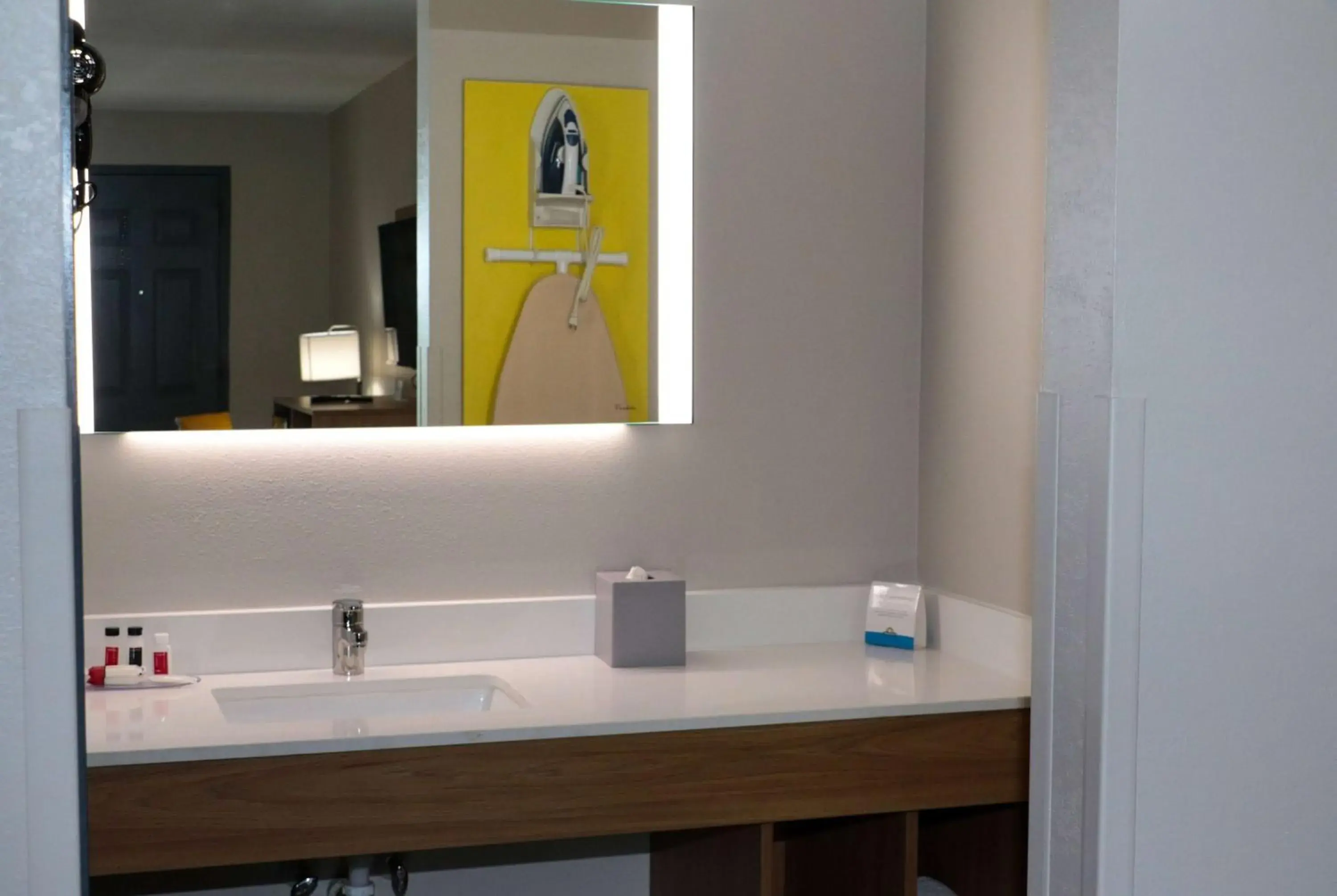 TV and multimedia, Bathroom in Days Inn by Wyndham Farmville