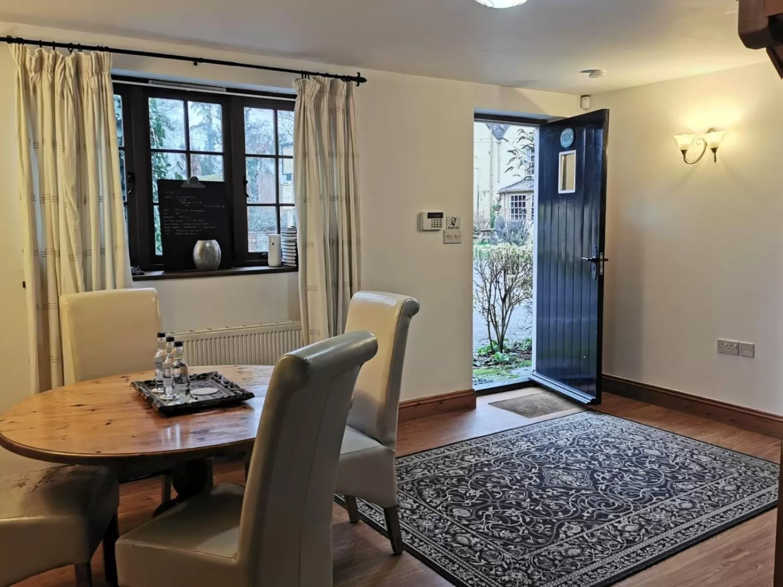 Kitchen or kitchenette in The Compasses Inn