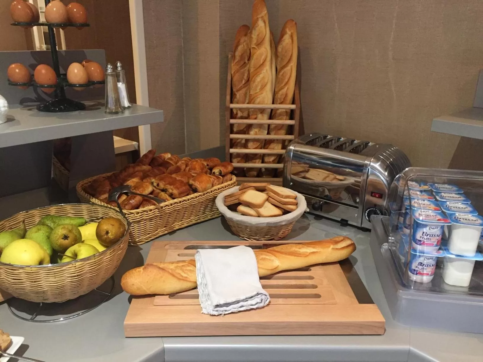 Buffet breakfast in Logis Hôtel-Restaurant Au Vieux Morvan, au cœur de la Bourgogne, Piscine & Spa, Hôtel Climatisé