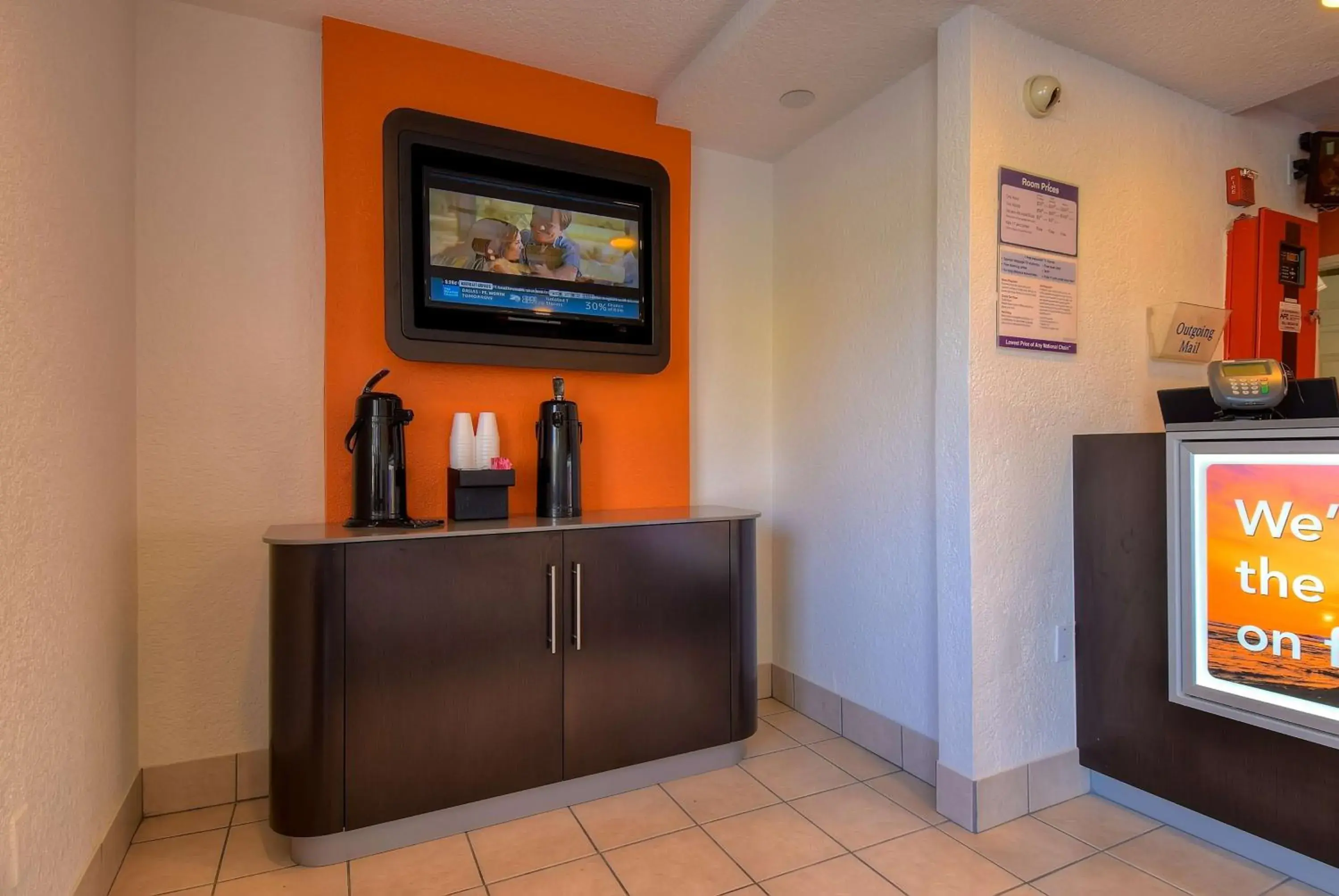 Communal lounge/ TV room, TV/Entertainment Center in Motel 6-Rowland Heights, CA - Los Angeles - Pomona