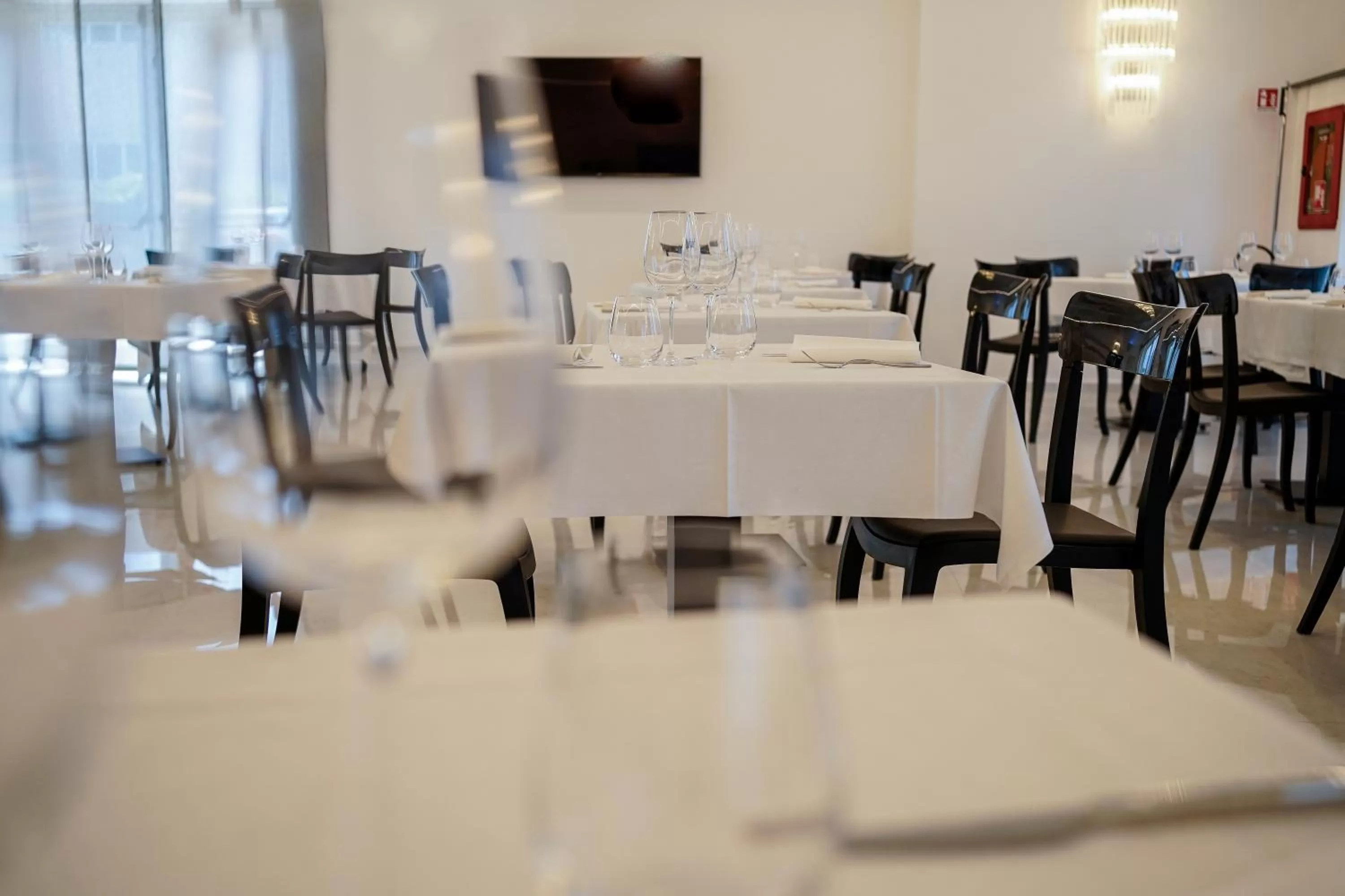 Restaurant/places to eat in PM Hotel