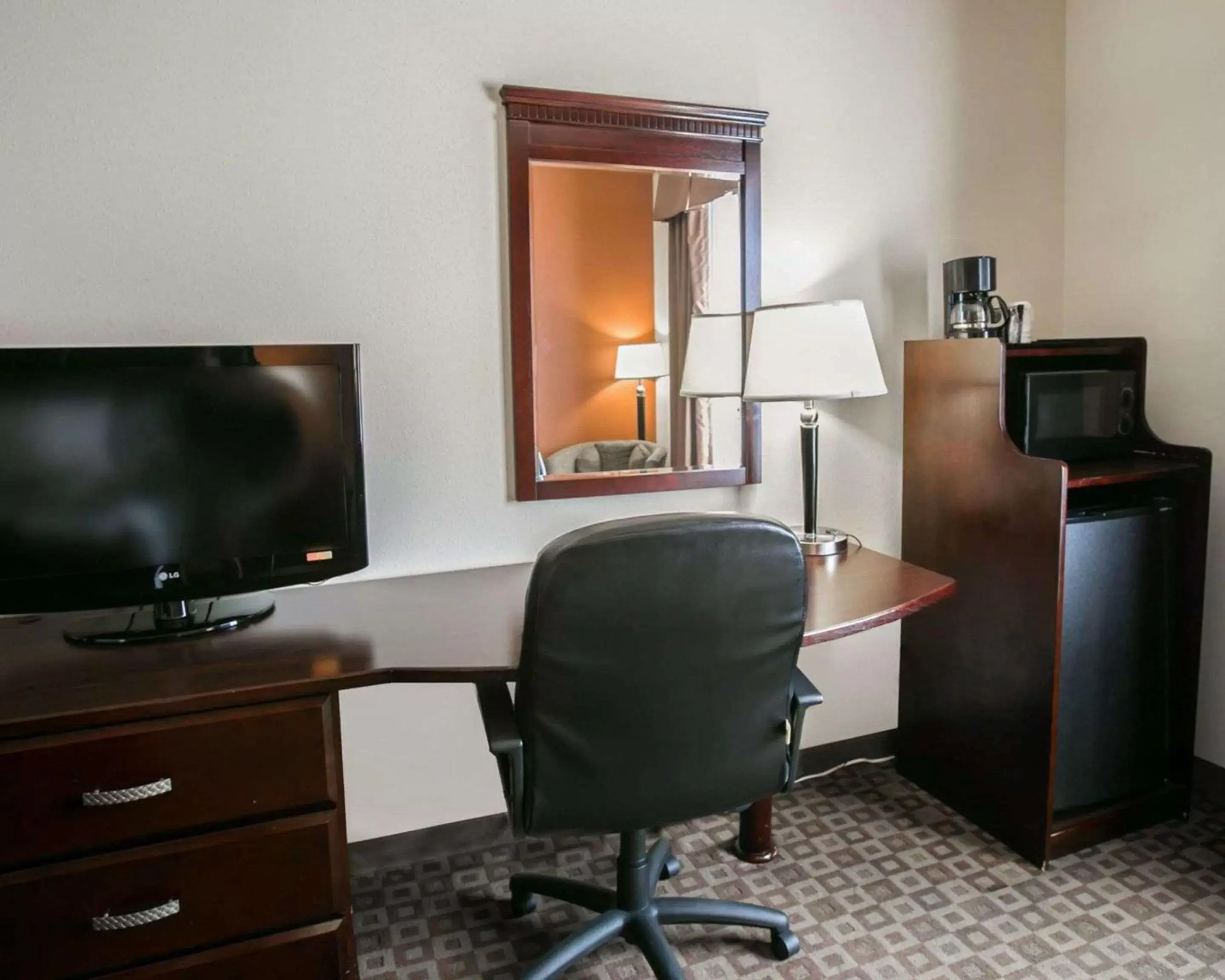 Photo of the whole room, TV/Entertainment Center in Sleep Inn & Suites Highway 290/Northwest Freeway