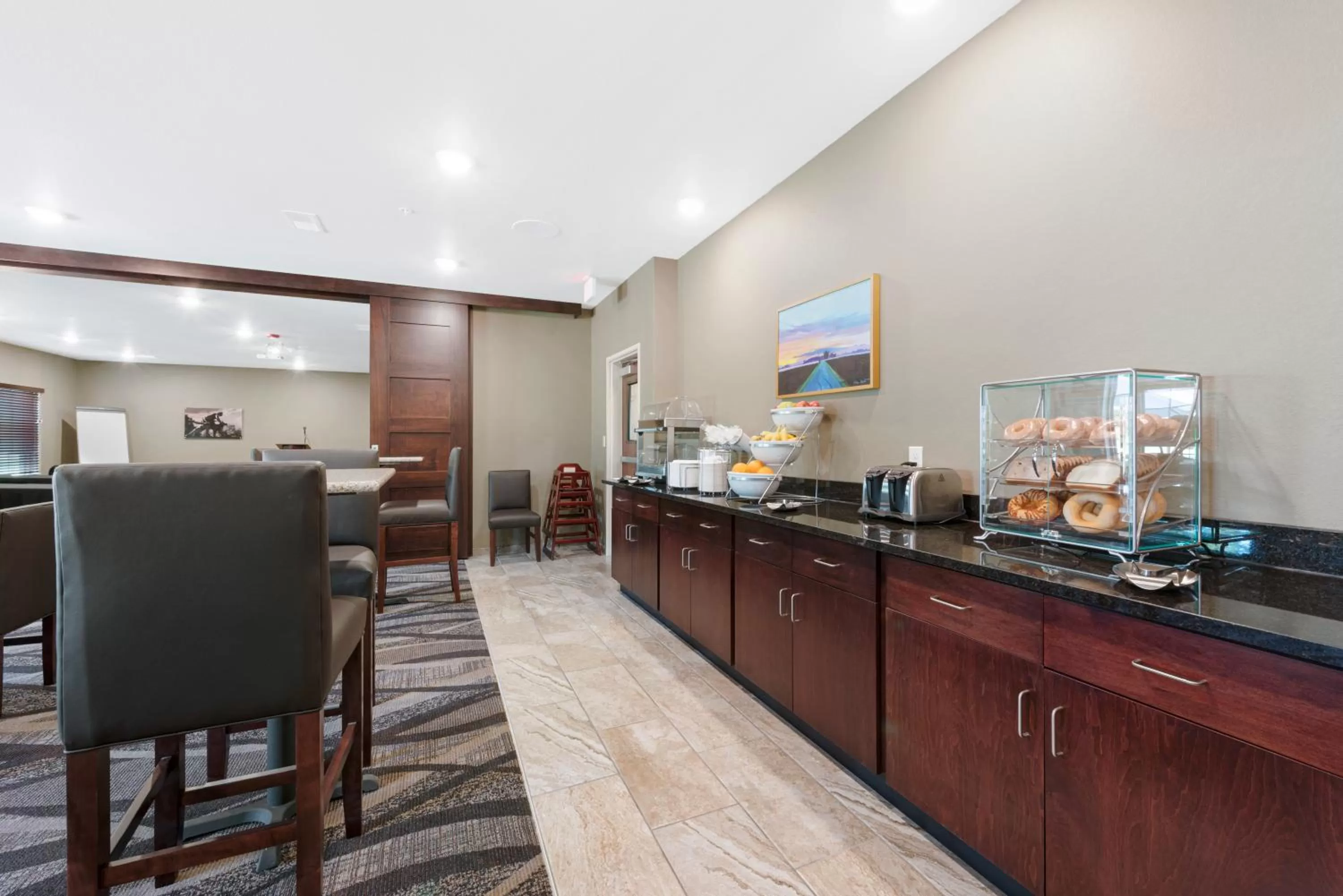 Breakfast in Cobblestone Hotel & Suites - Urbana