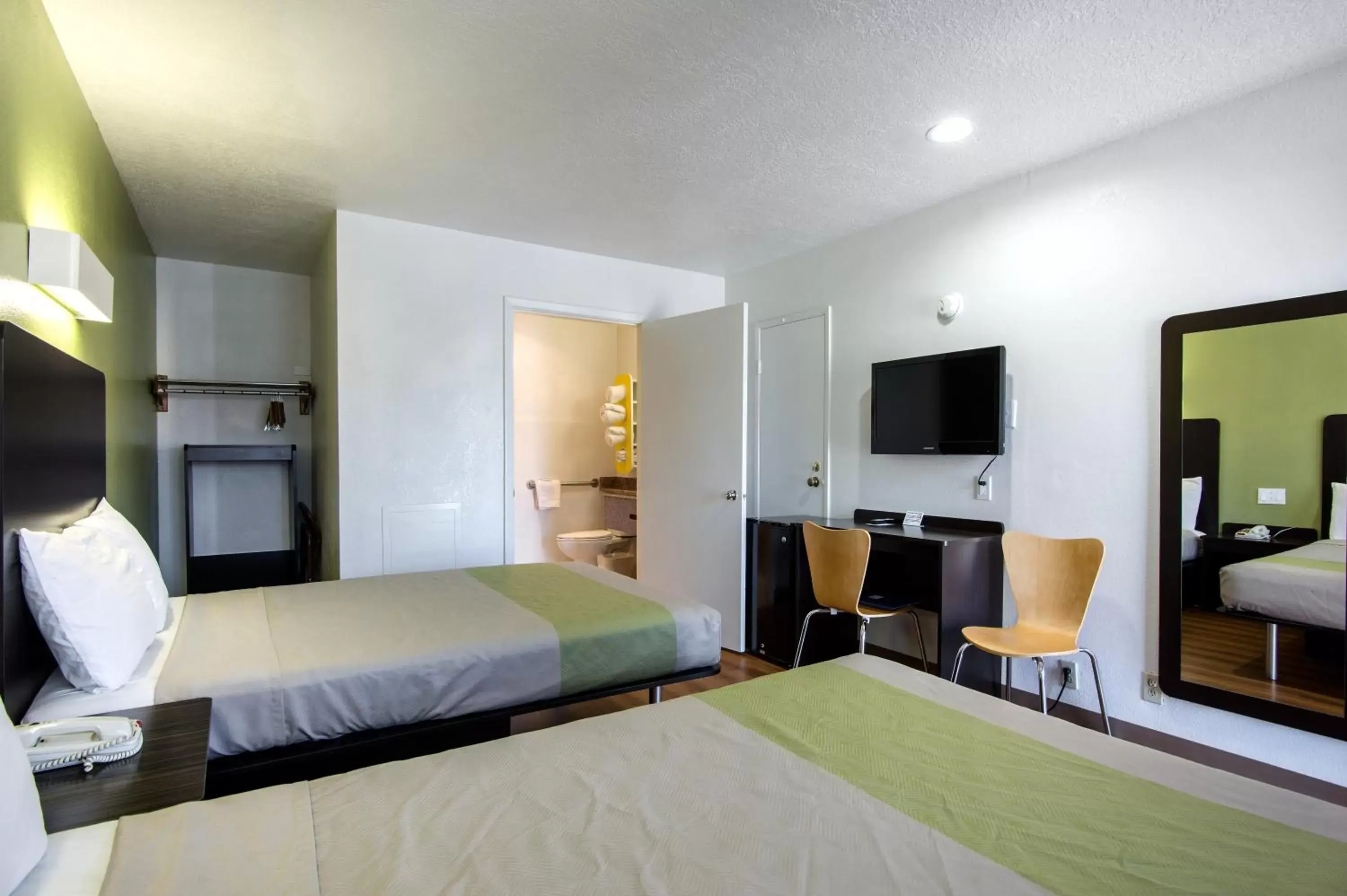 Bedroom, Bed in Motel 6-Santa Fe, NM - Downtown