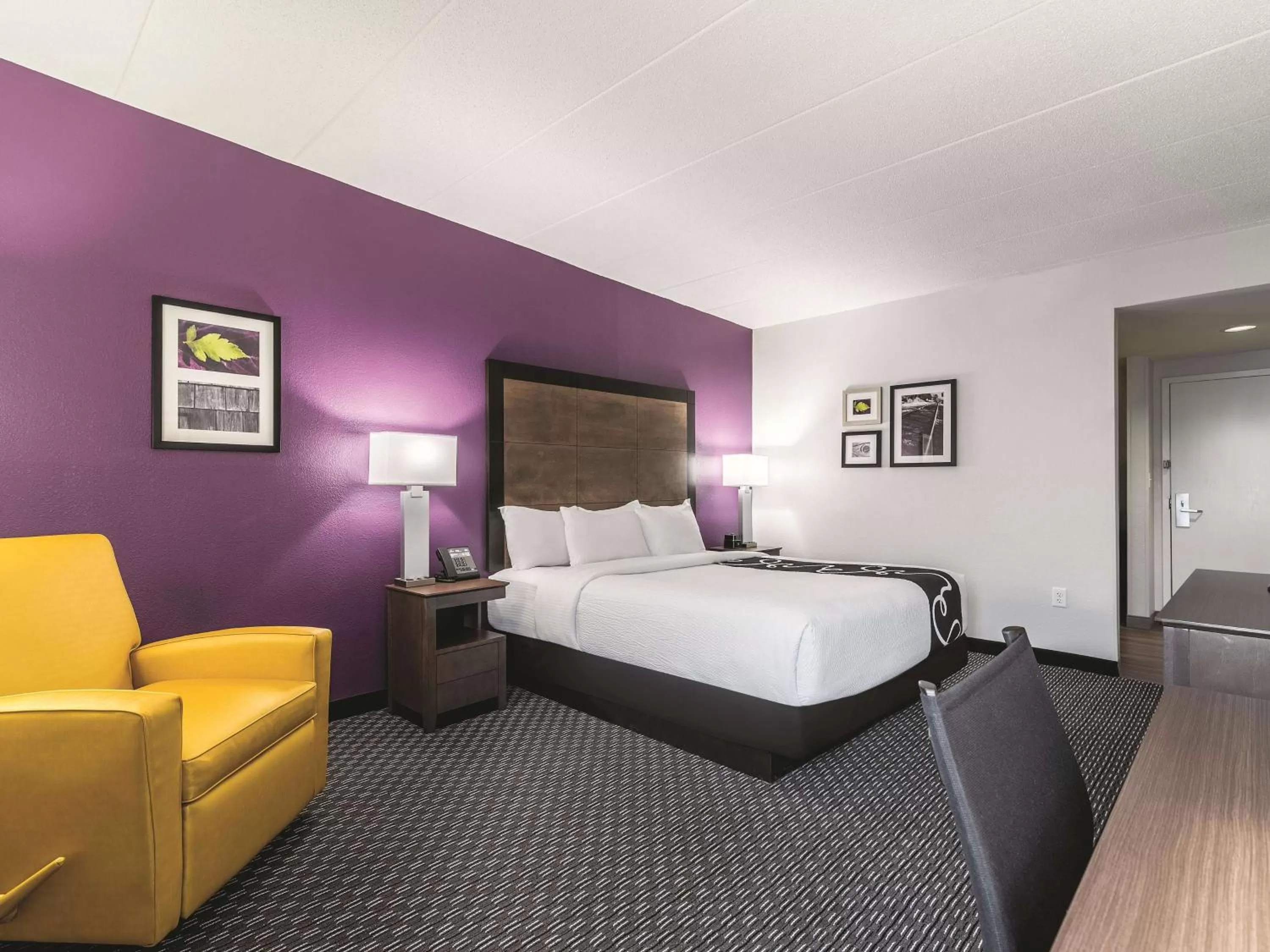 Photo of the whole room, Bed in La Quinta by Wyndham Salem NH