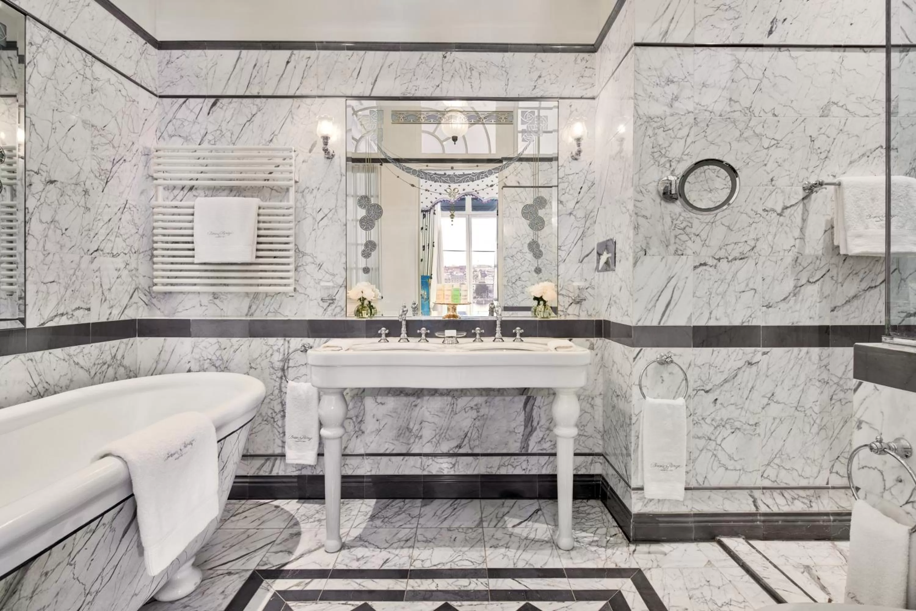 Shower in Beau-Rivage Genève