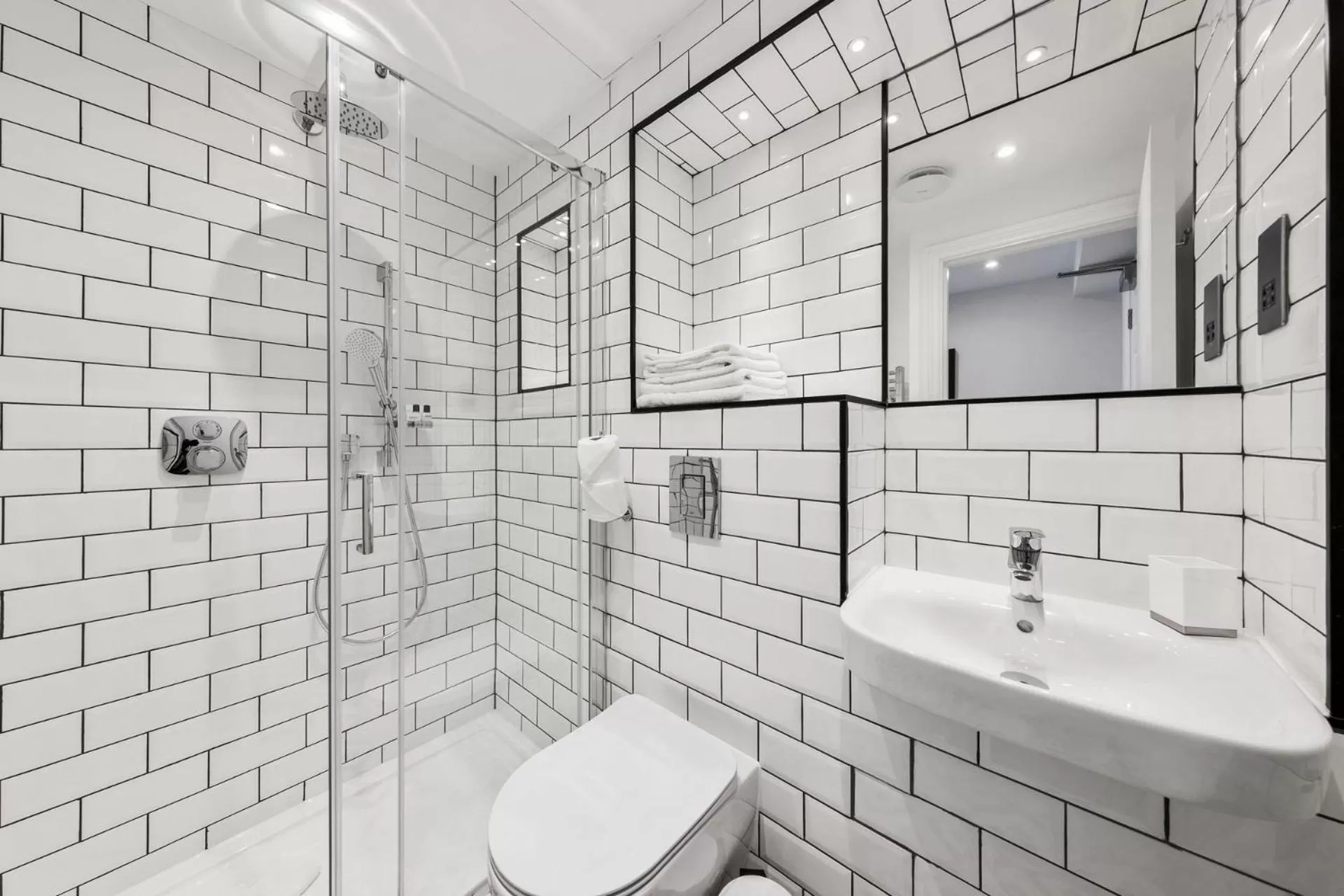 Bathroom in Commodore Hotel