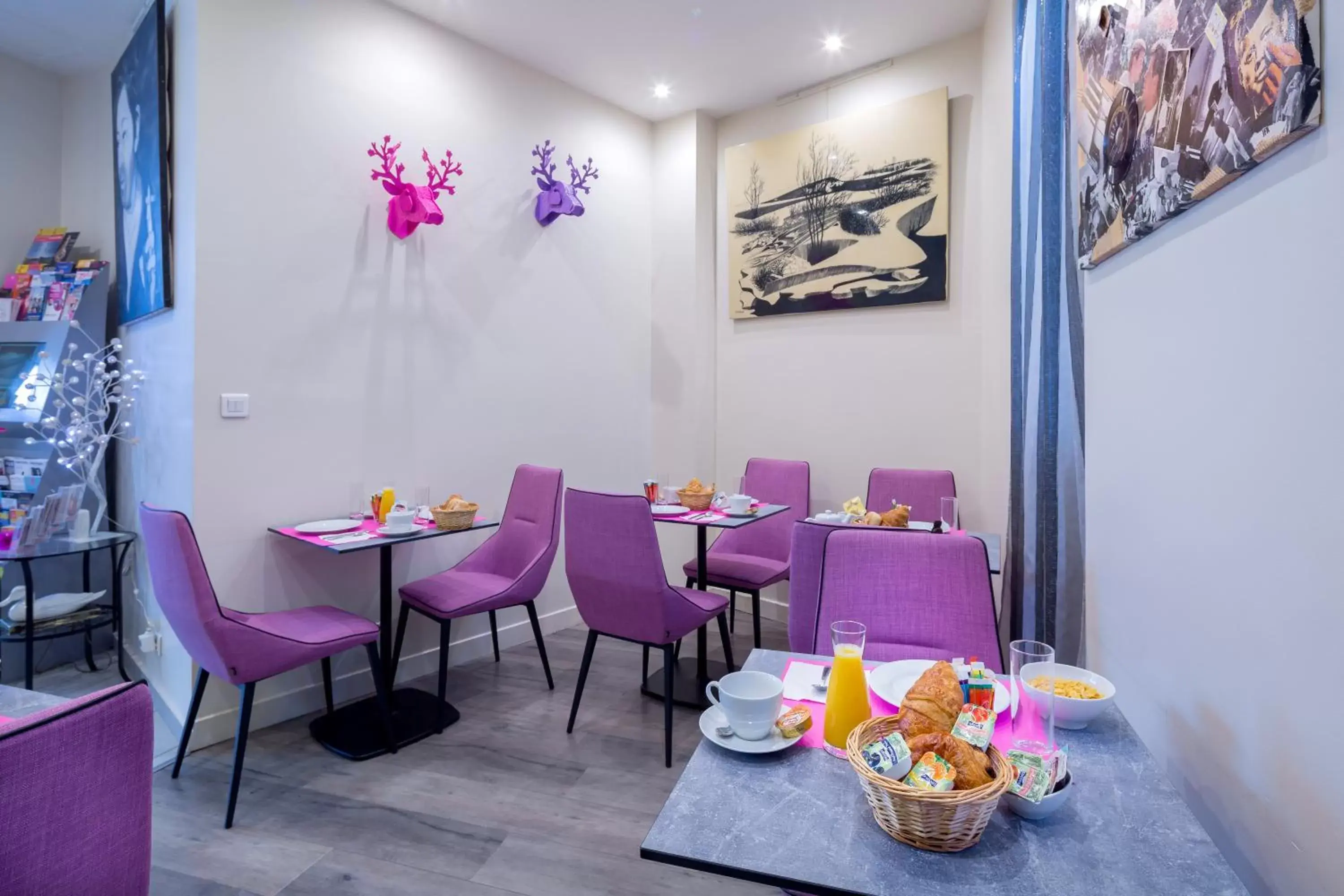 Area and facilities, Restaurant/Places to Eat in Pink Hotel