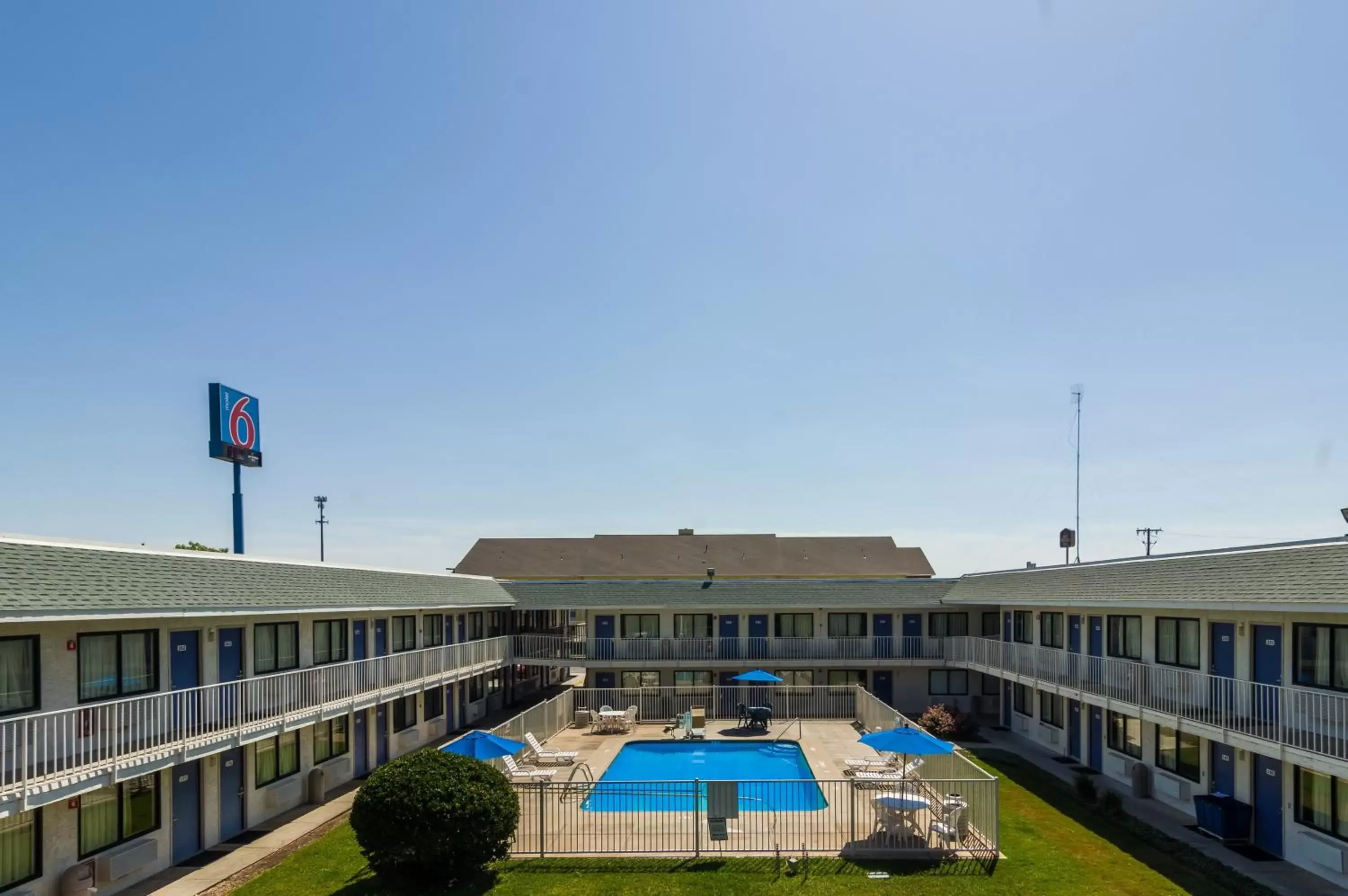 Bird's eye view, Pool View in Motel 6-Bellmead, TX - Waco
