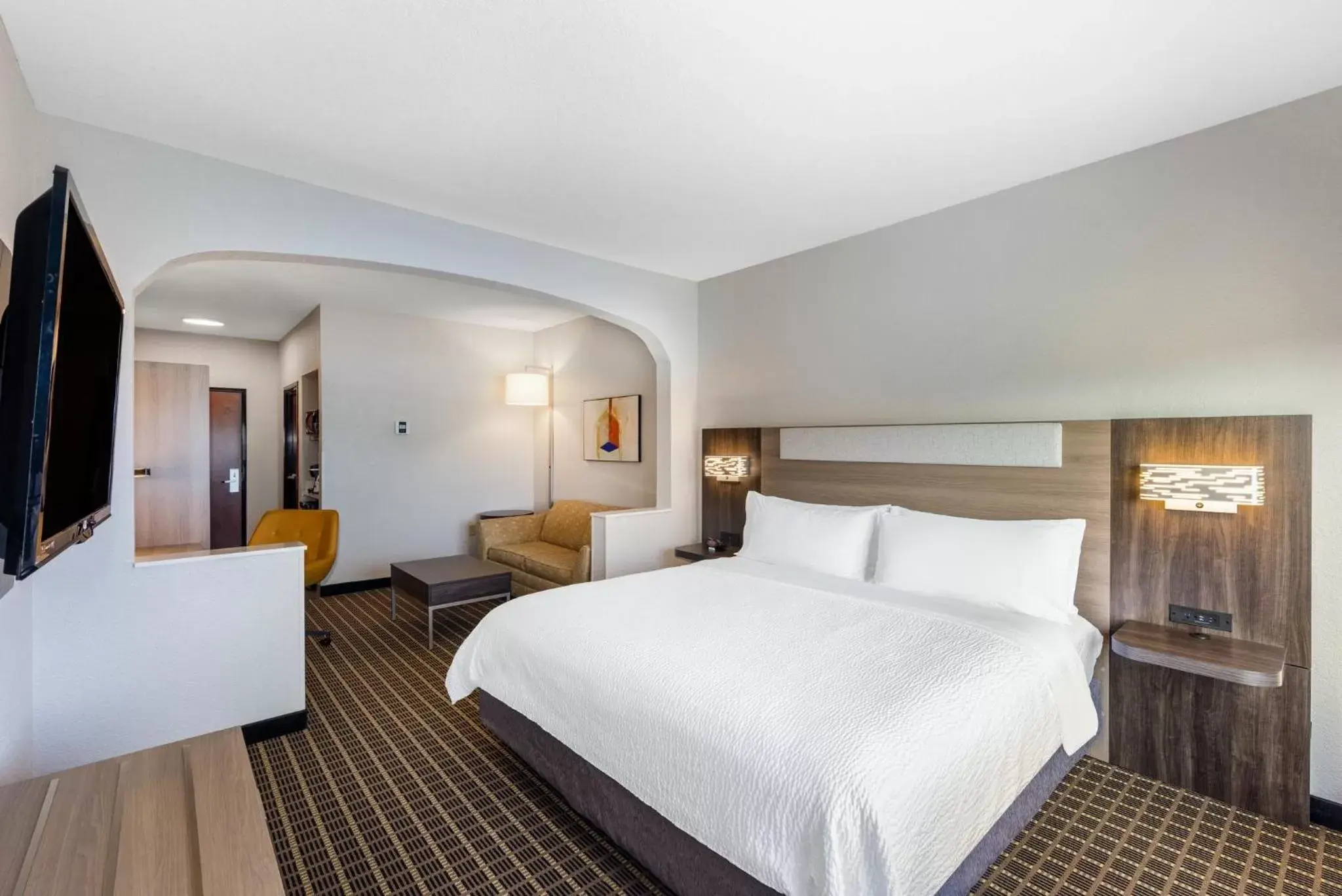 Photo of the whole room in Holiday Inn Express & Suites Pittsburg, an IHG Hotel