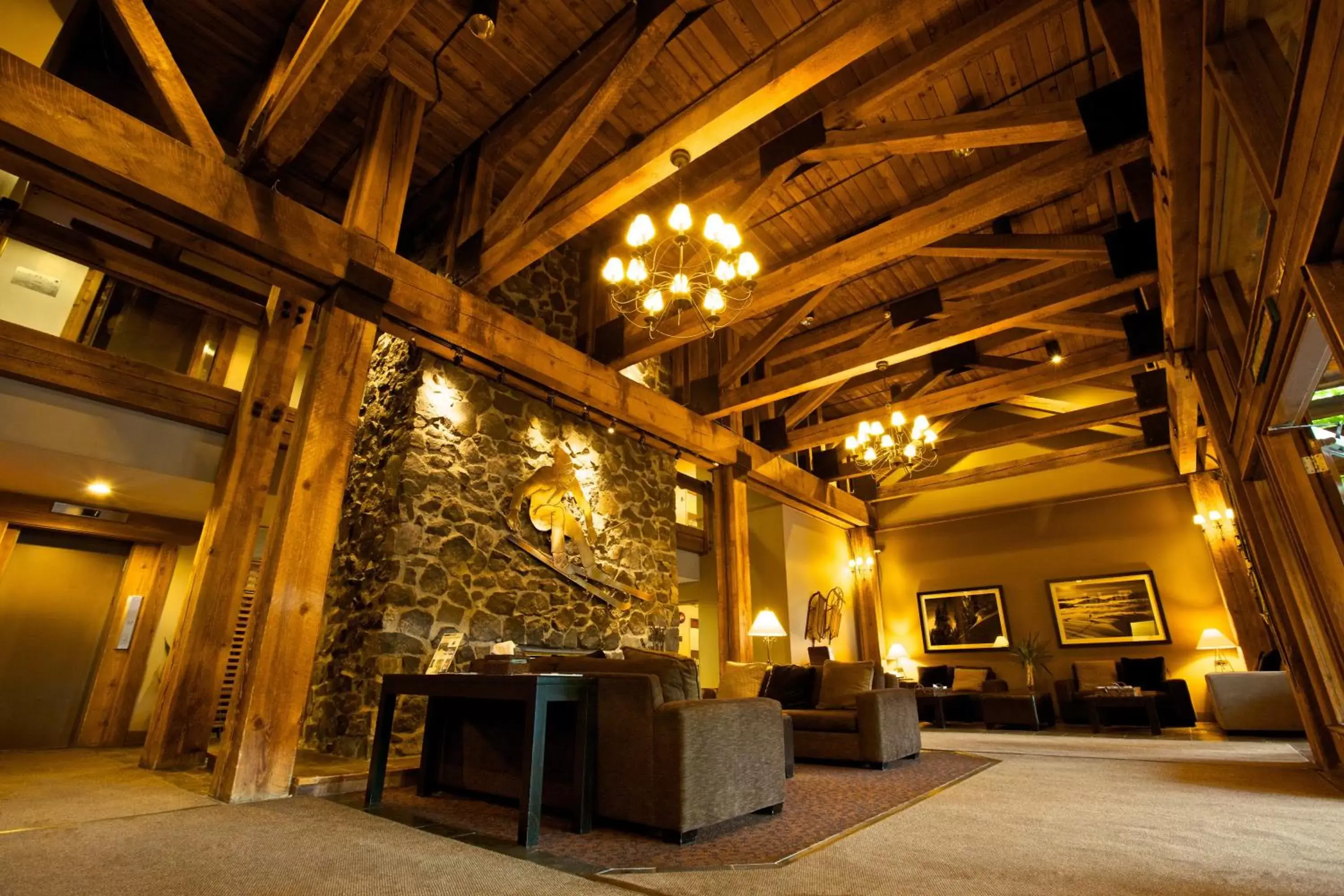 Lobby or reception in Tantalus Resort Lodge