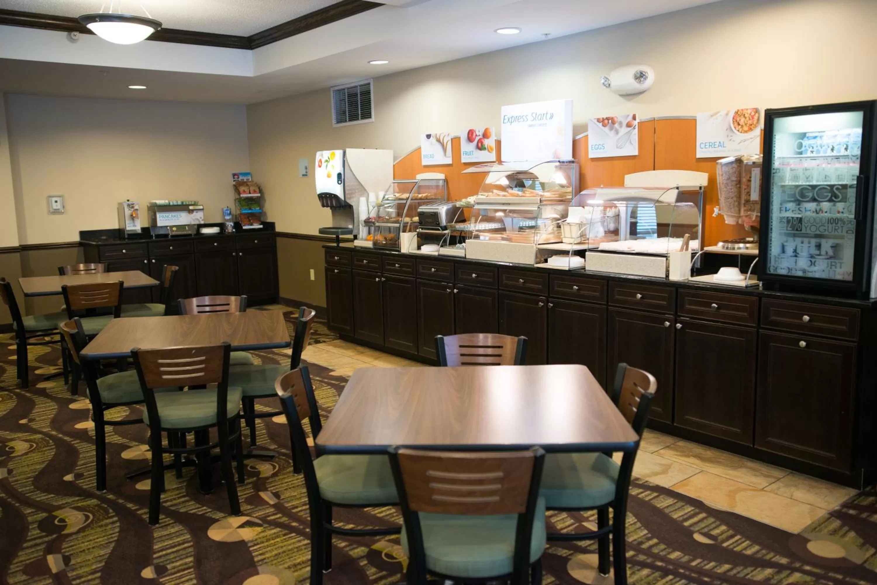 Breakfast in Holiday Inn Express & Suites Northwood by IHG
